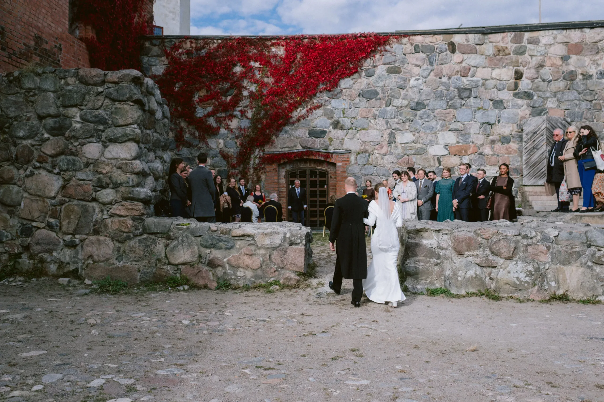Anna & Richard under sitt borgliga bröllop på Nyköpingshus bild 12