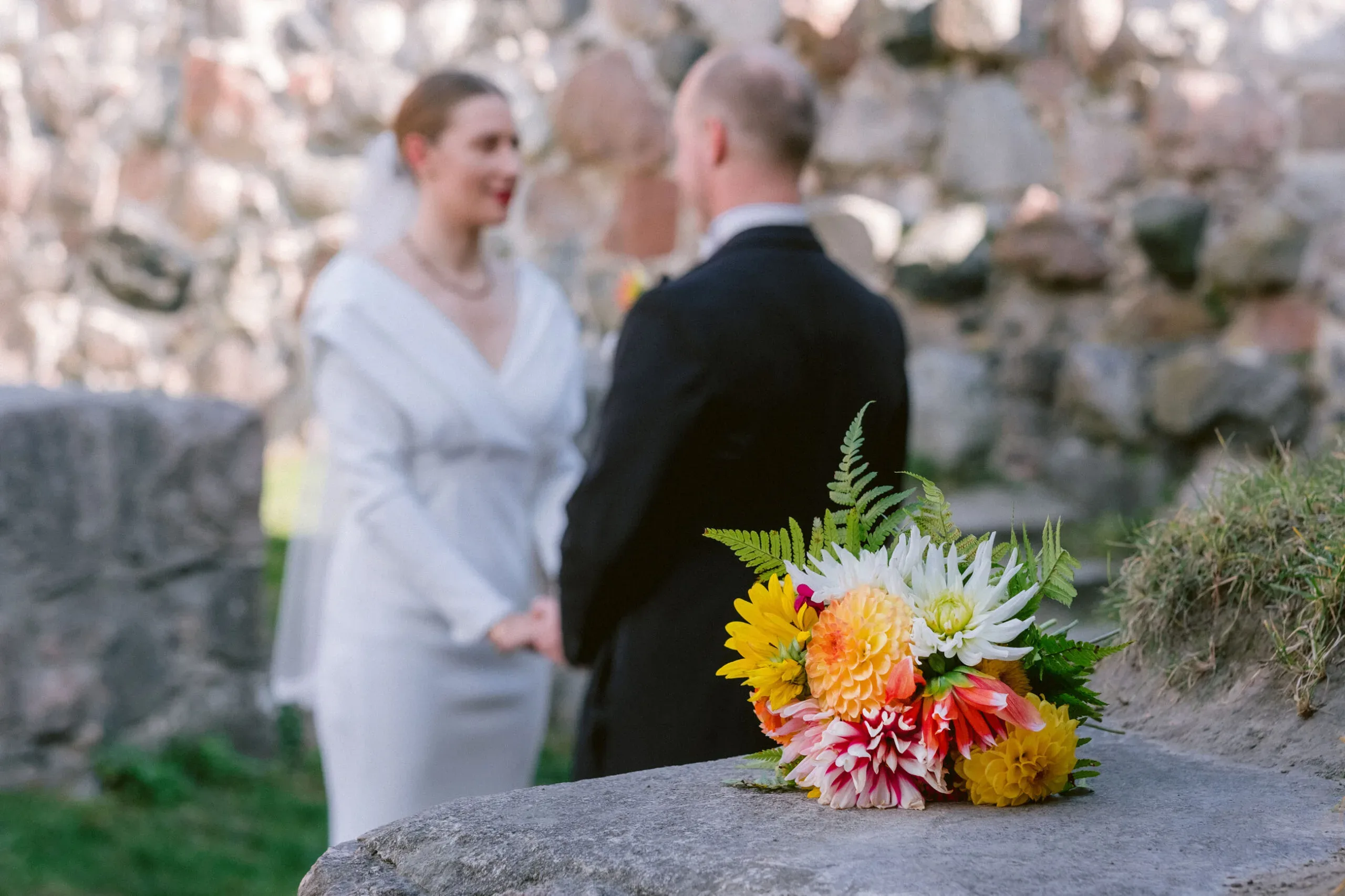 Anna & Richard under sitt borgliga bröllop på Nyköpingshus bild 1