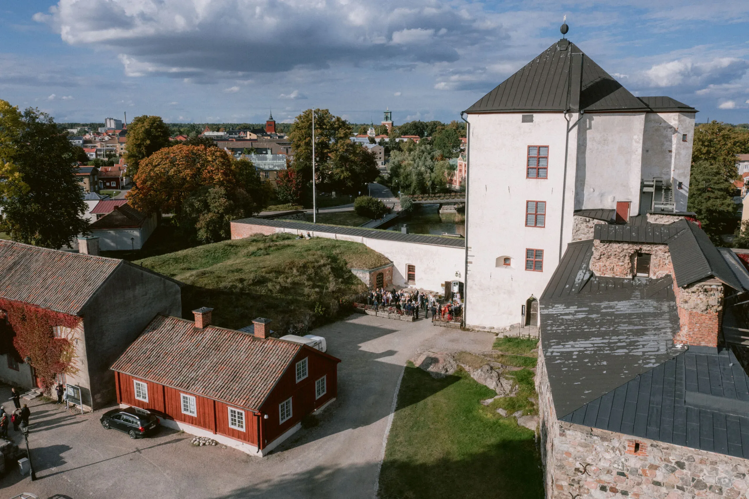Anna & Richard under sitt borgliga bröllop på Nyköpingshus bild 18
