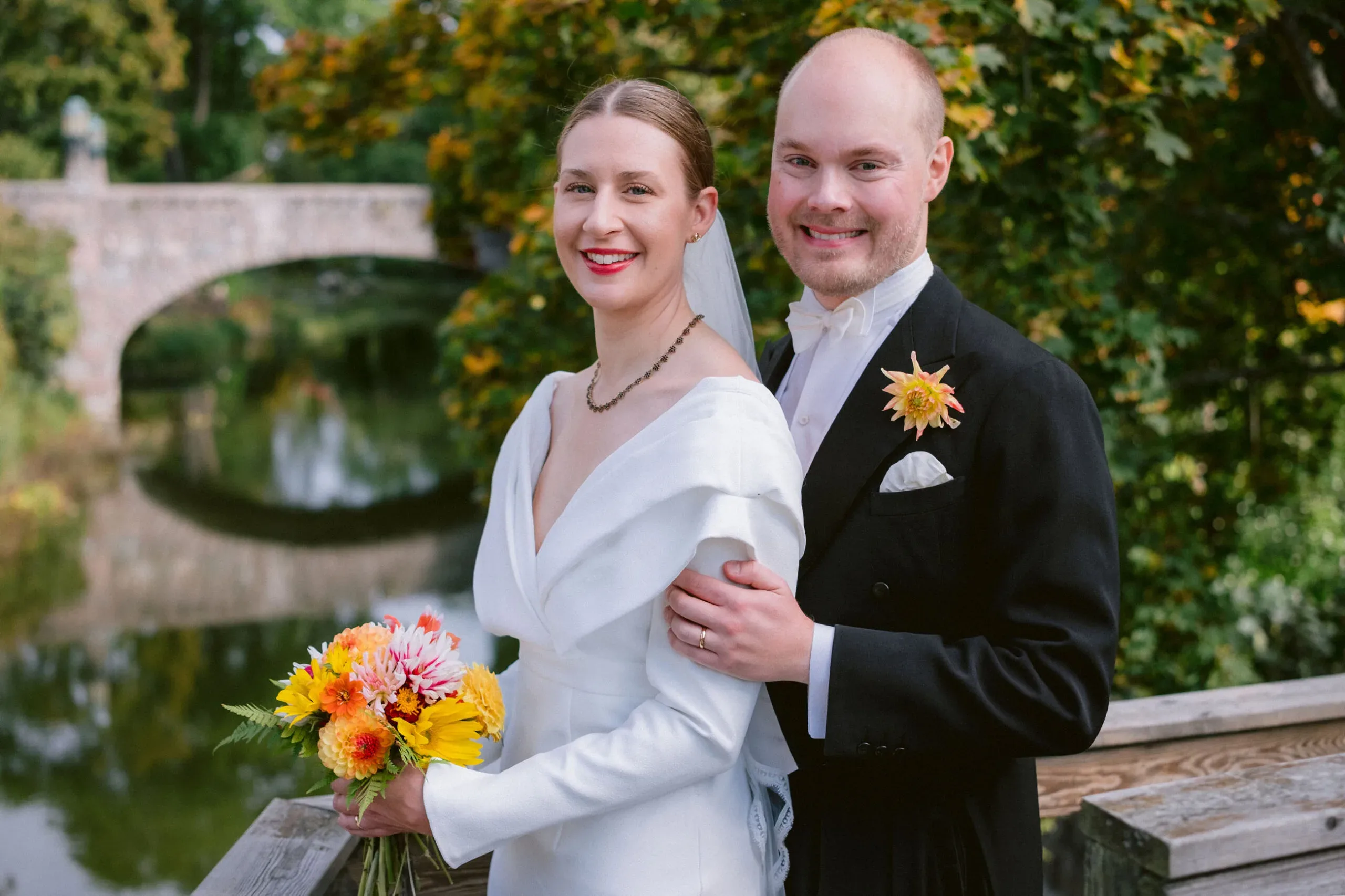 Anna & Richard under sitt borgliga bröllop på Nyköpingshus bild 9