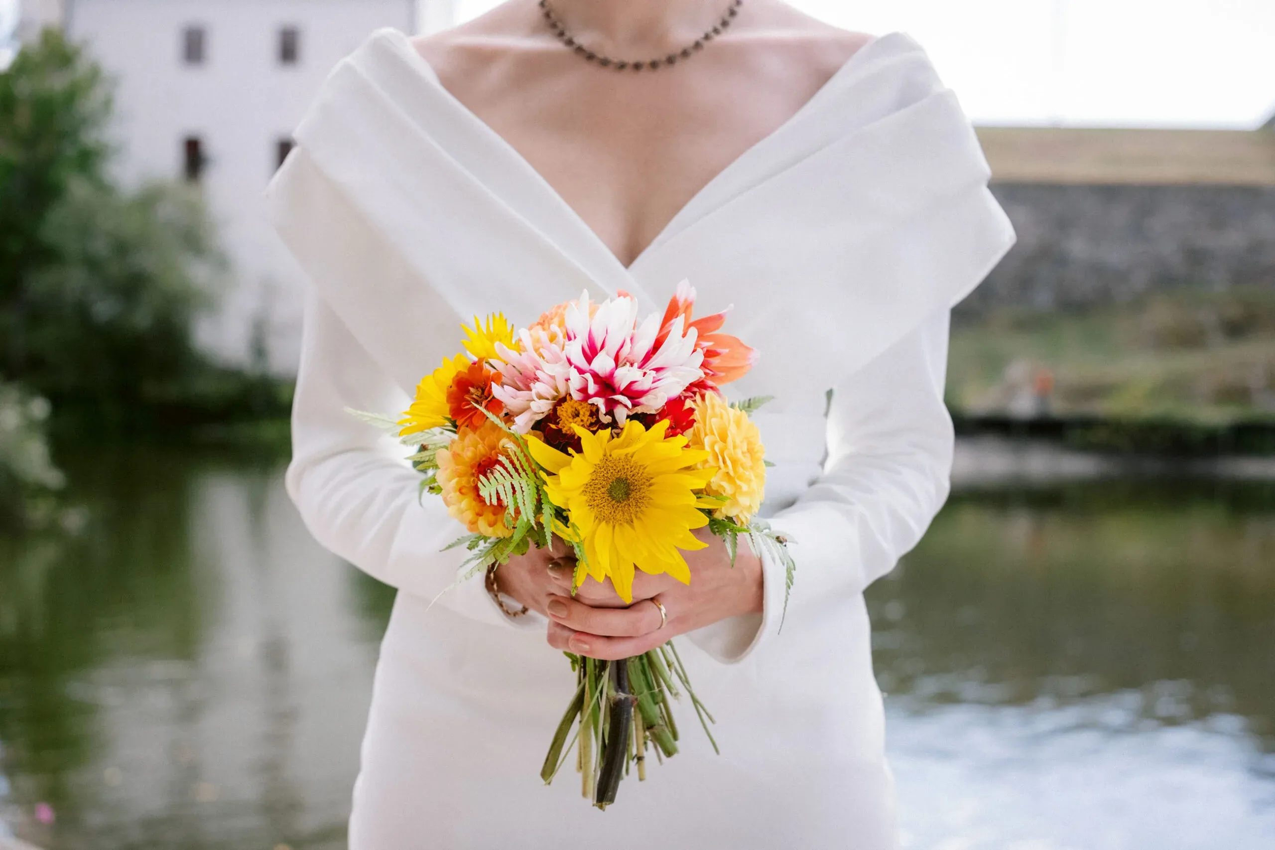 Anna & Richard under sitt borgliga bröllop på Nyköpingshus bild 10
