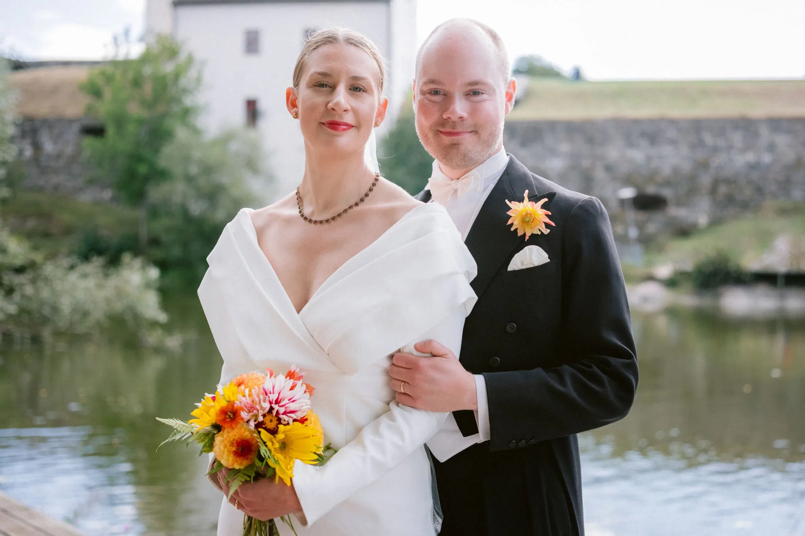 Anna & Richard under sitt borgliga bröllop på Nyköpingshus bild 11