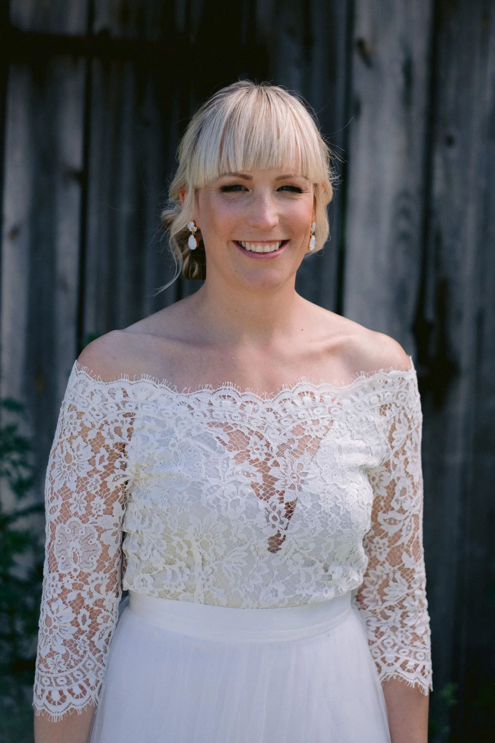 Anna & Per under sitt bröllop i Husby-Oppunda kyrka och vid Rosenhanska Magasinet bild 10