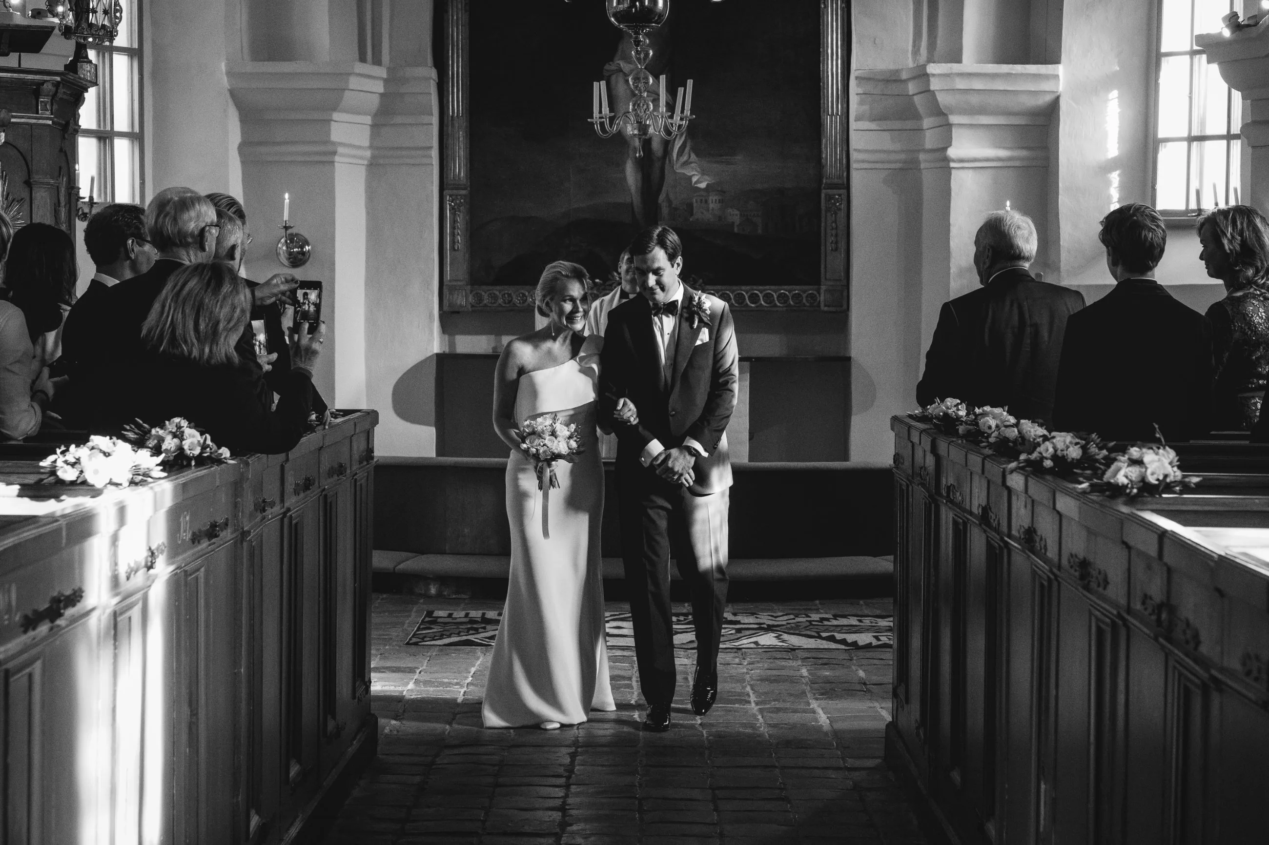 Caroline & Erik under sin bröllopsdag bild 6