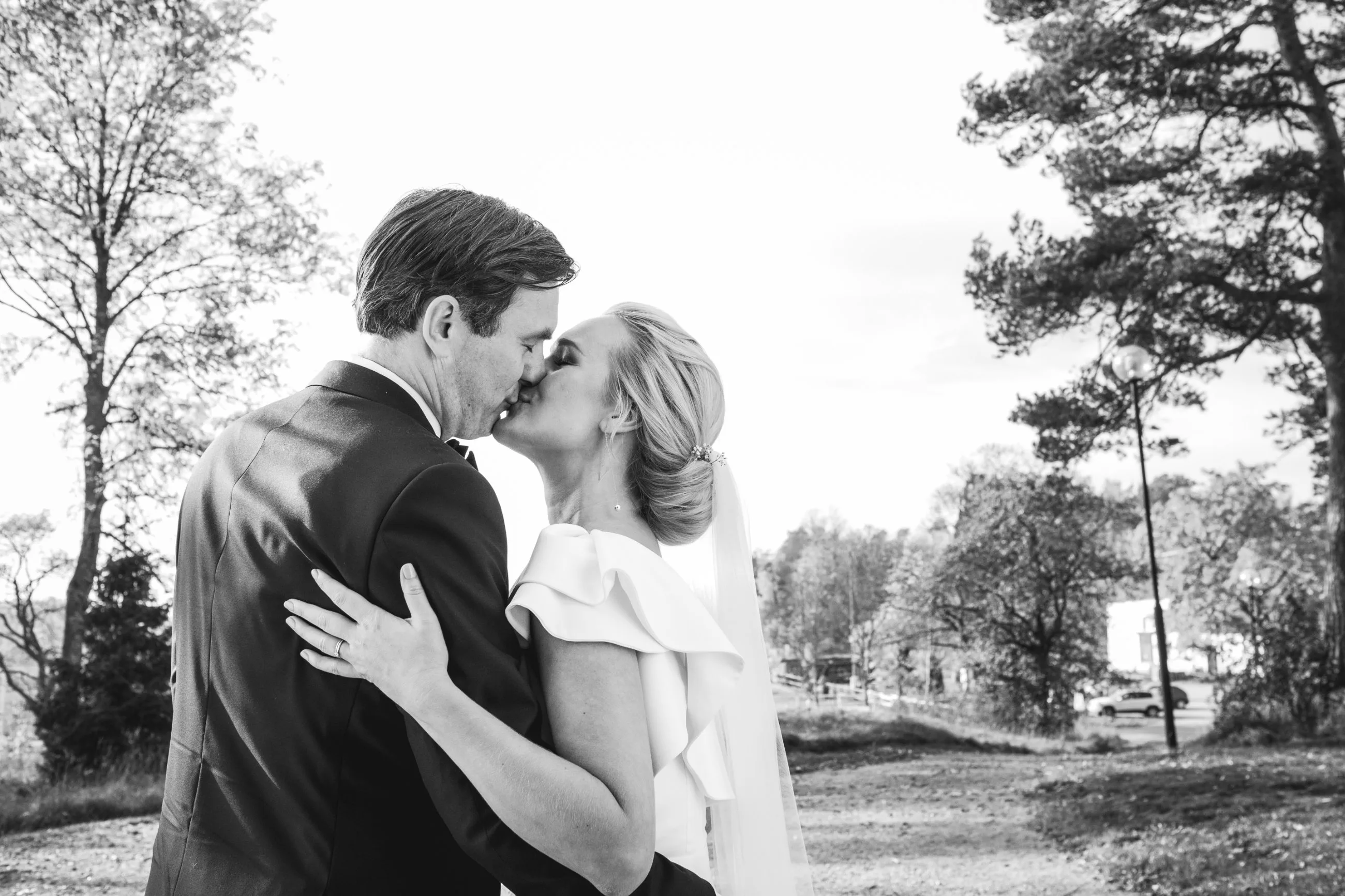 Caroline & Erik under sin bröllopsdag bild 7