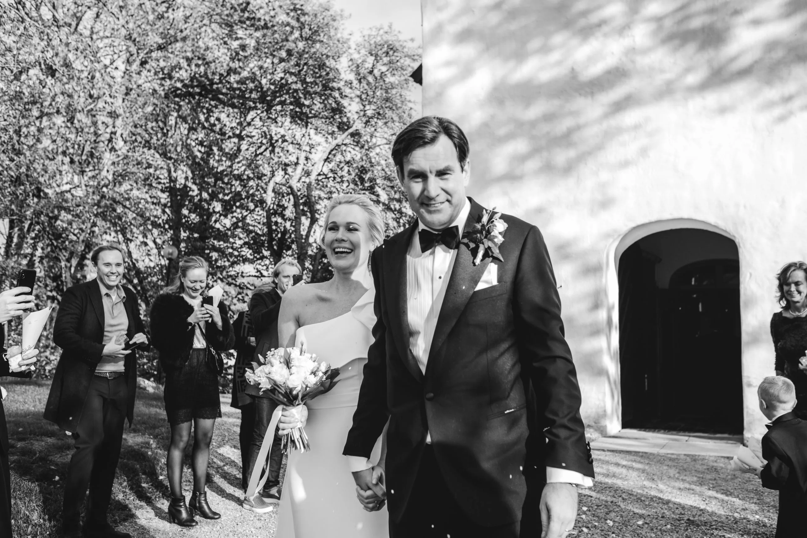 Caroline & Erik under sin bröllopsdag bild 9