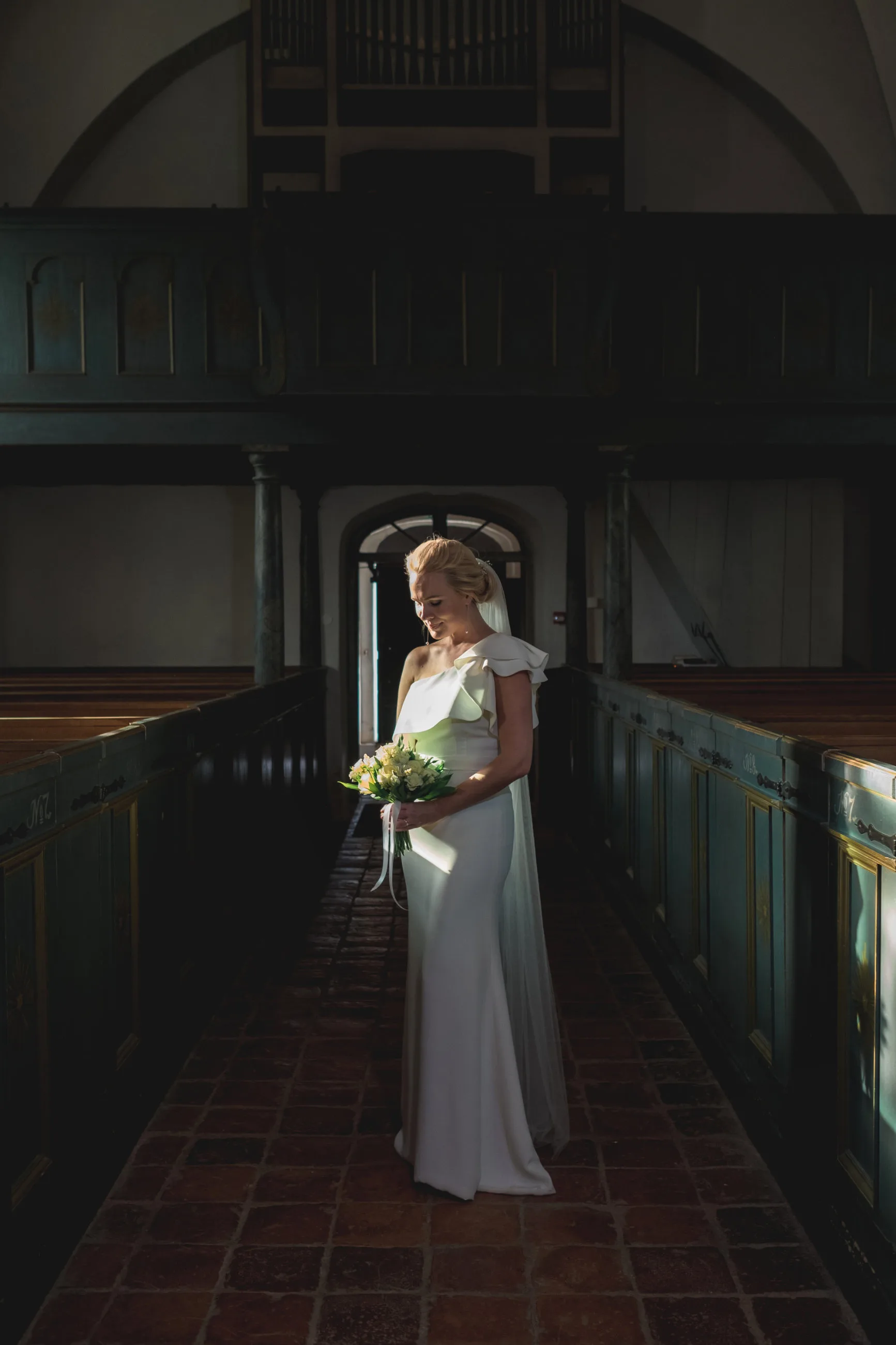 Caroline & Erik under sin bröllopsdag bild 12