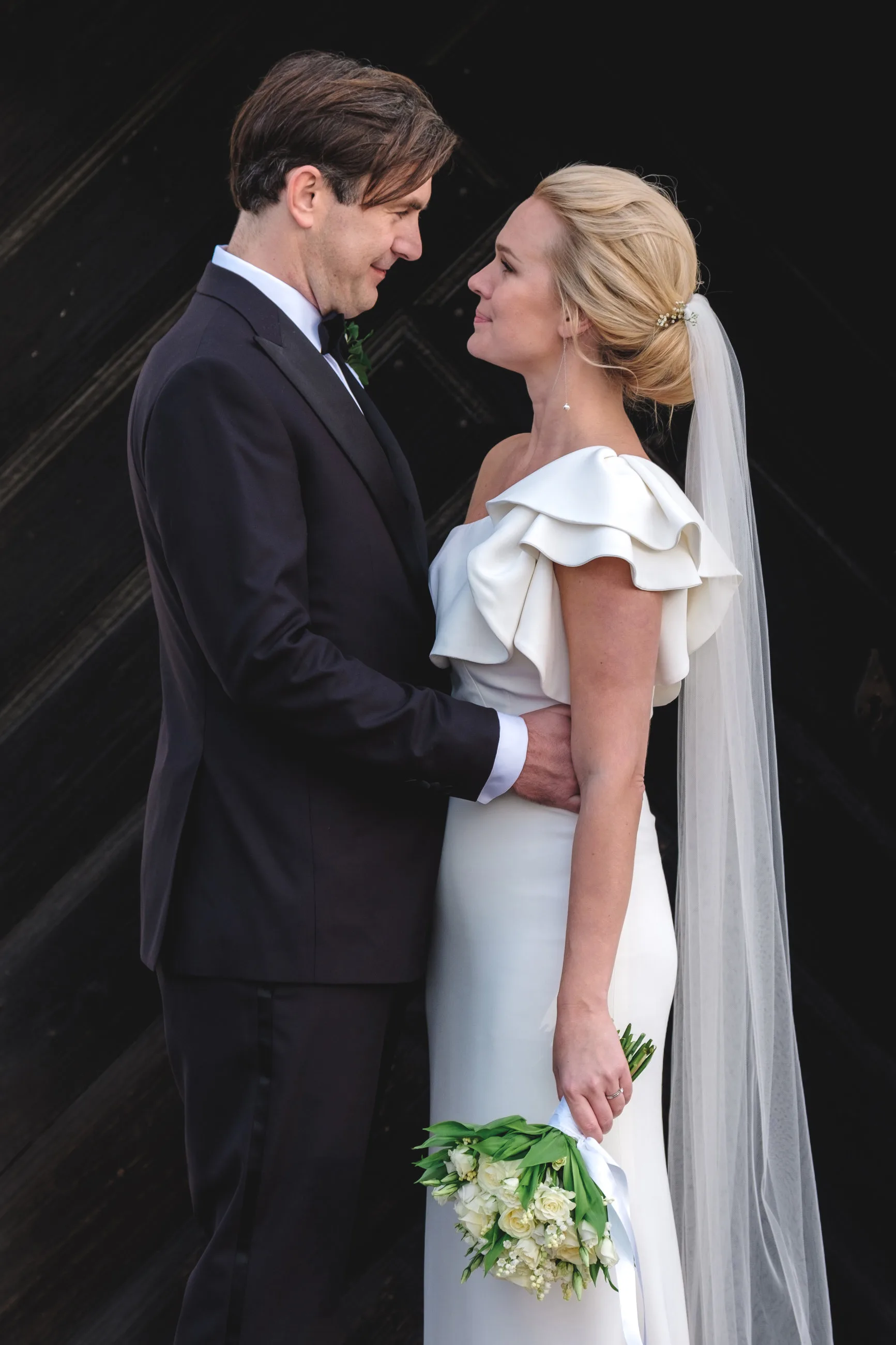 Caroline & Erik under sin bröllopsdag bild 13