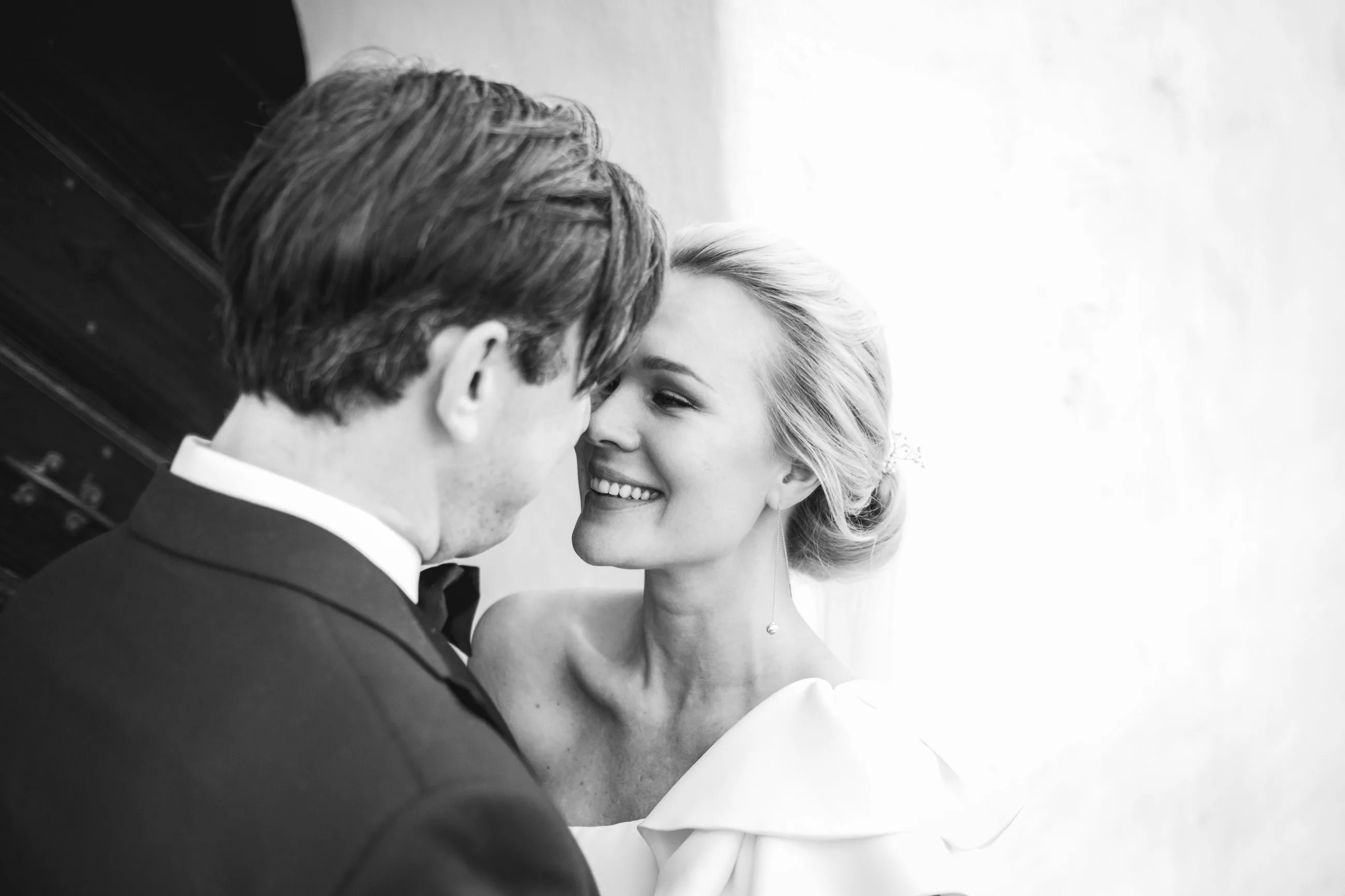 Caroline & Erik under sin bröllopsdag bild 14