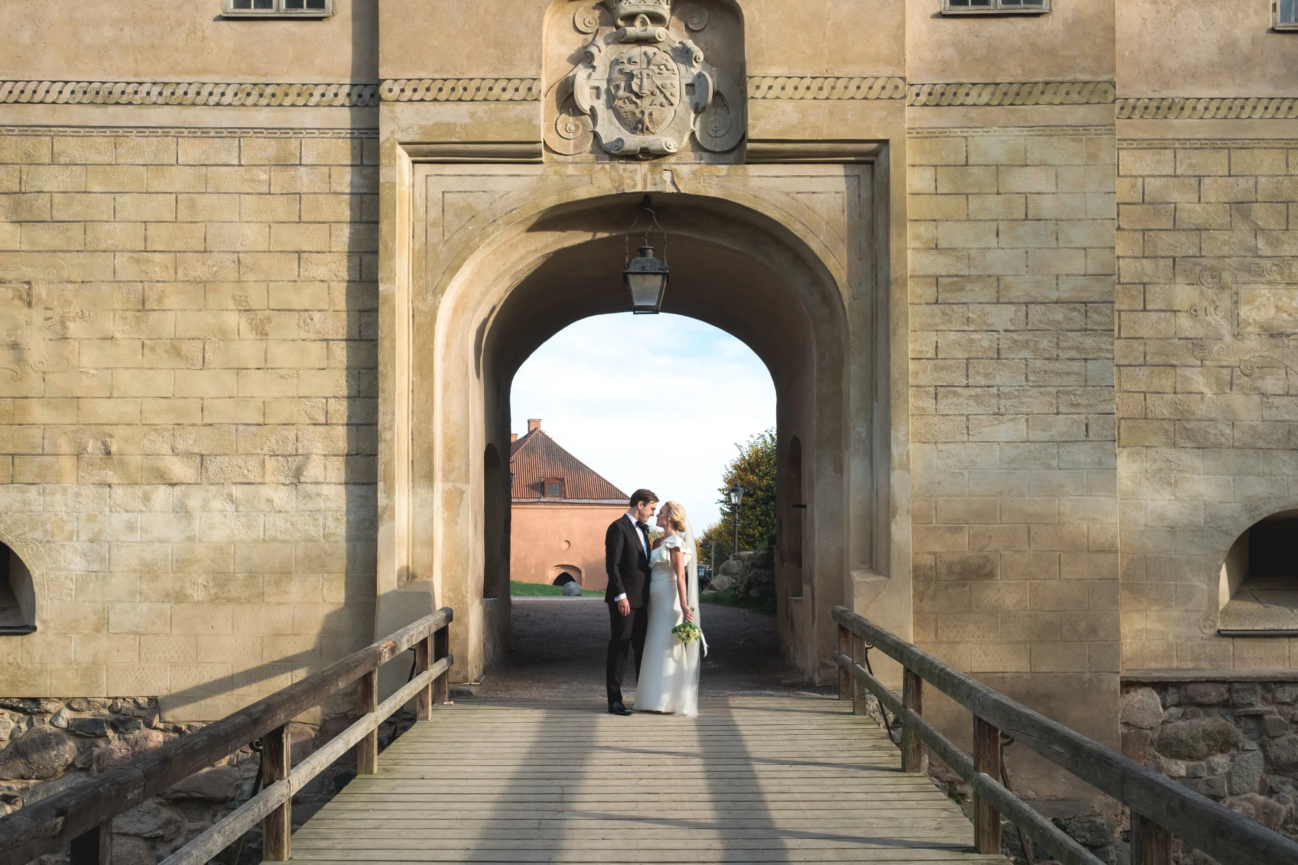 Caroline & Erik under sin bröllopsdag bild 15