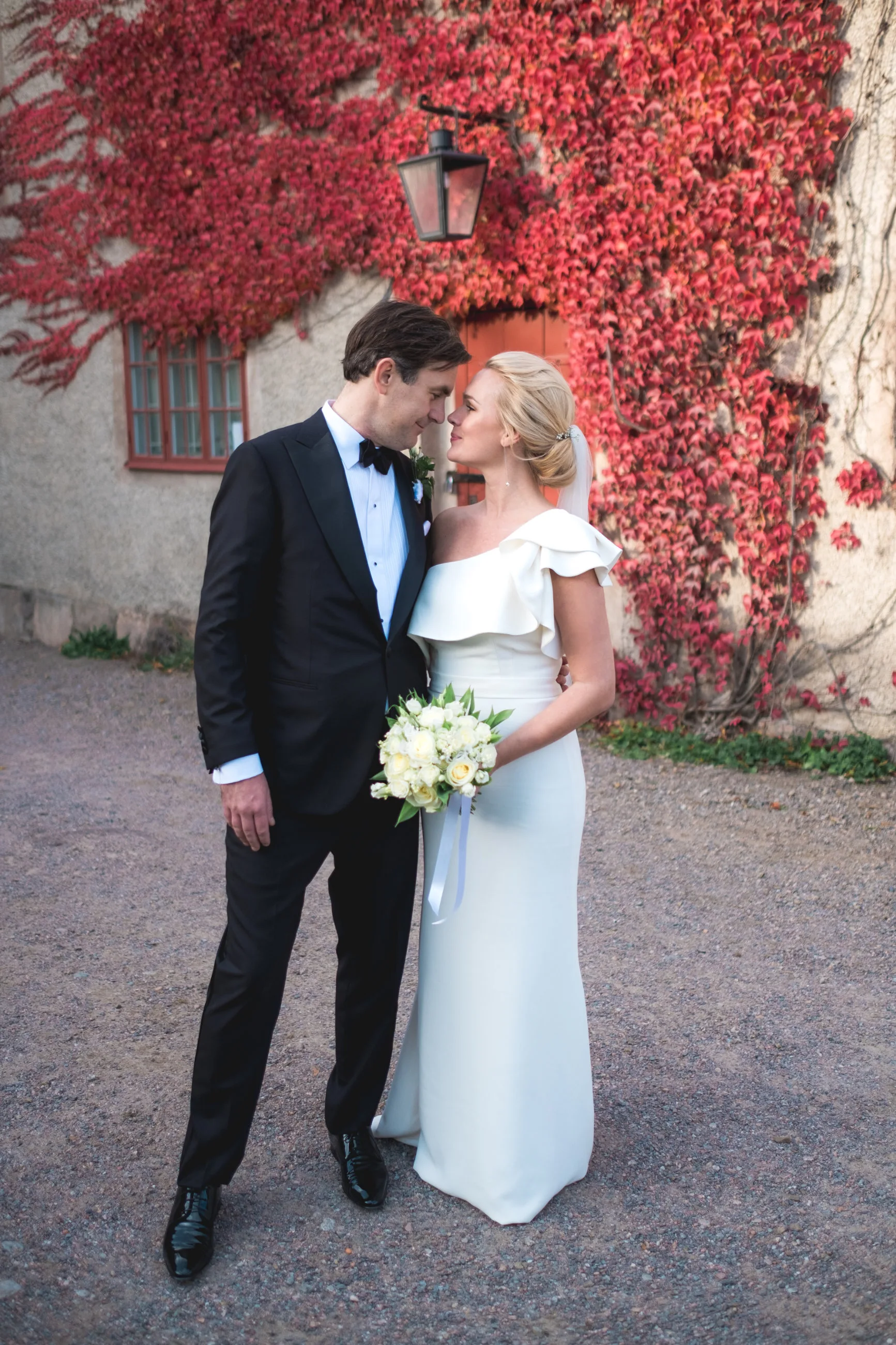 Caroline & Erik under sin bröllopsdag bild 16