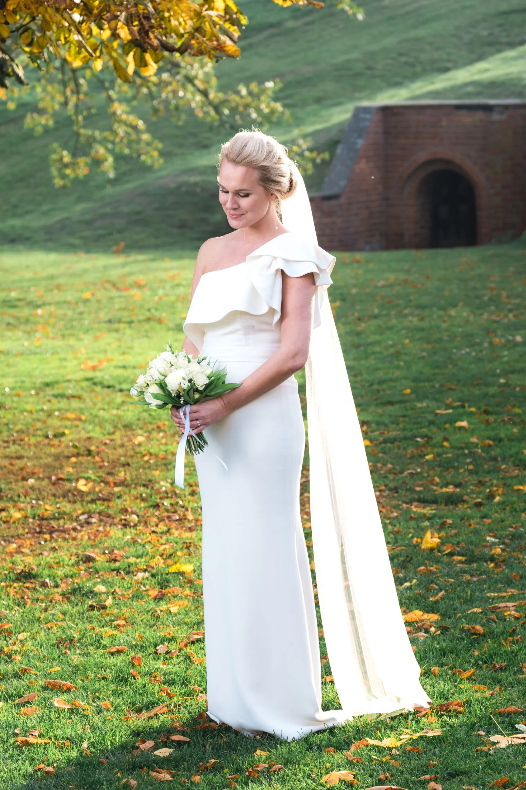 Caroline & Erik under sin bröllopsdag bild 17