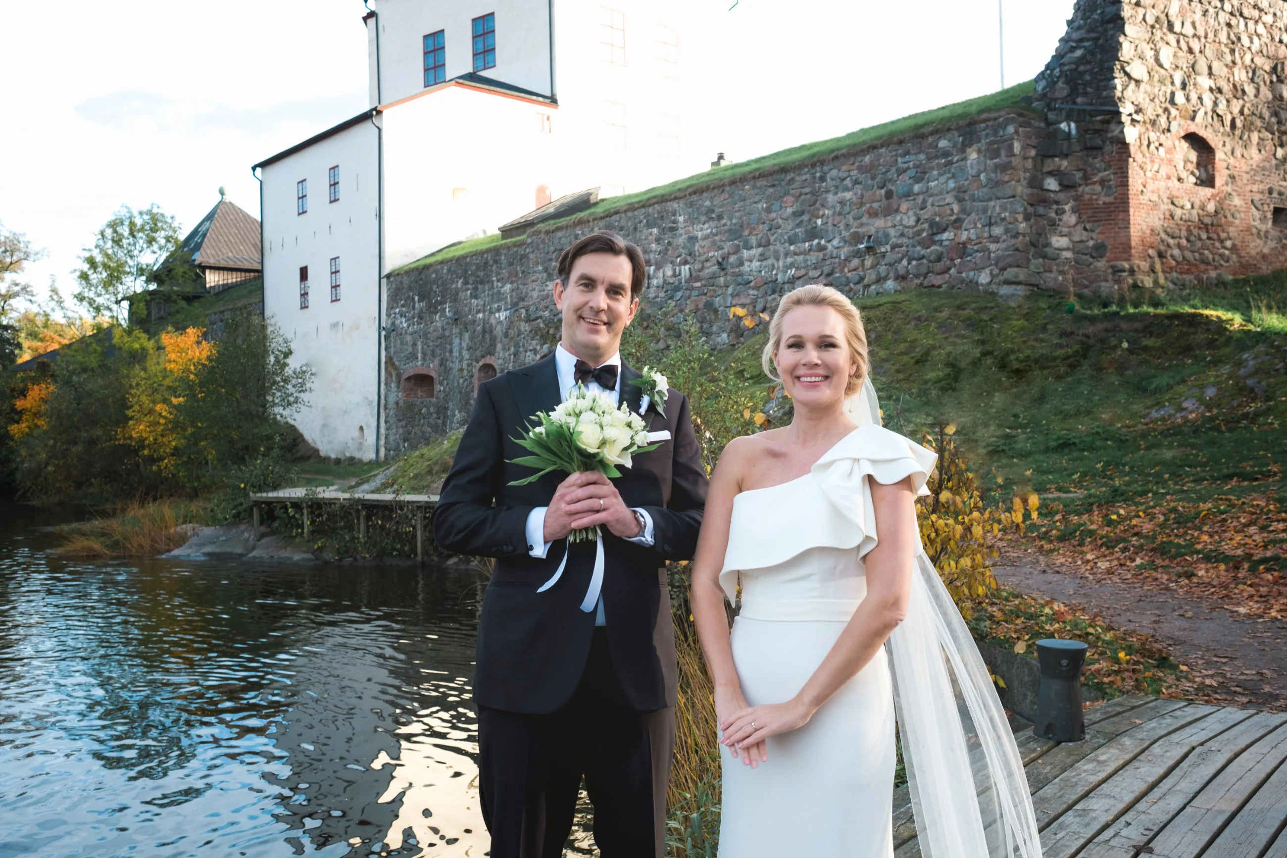 Caroline & Erik under sin bröllopsdag bild 18