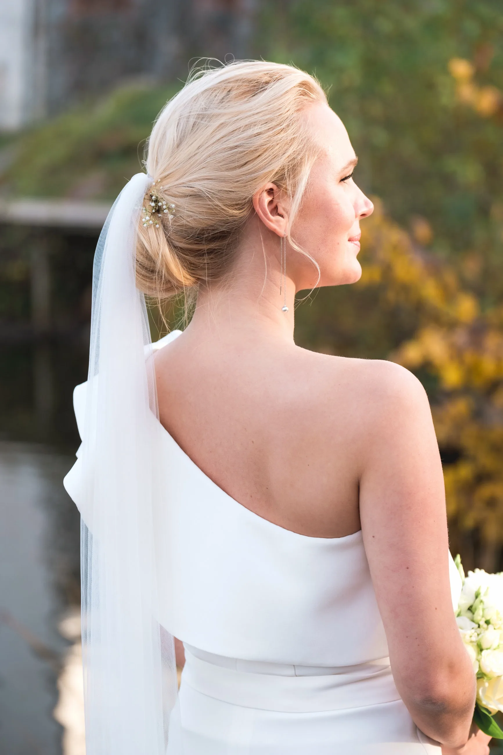 Caroline & Erik under sin bröllopsdag bild 19