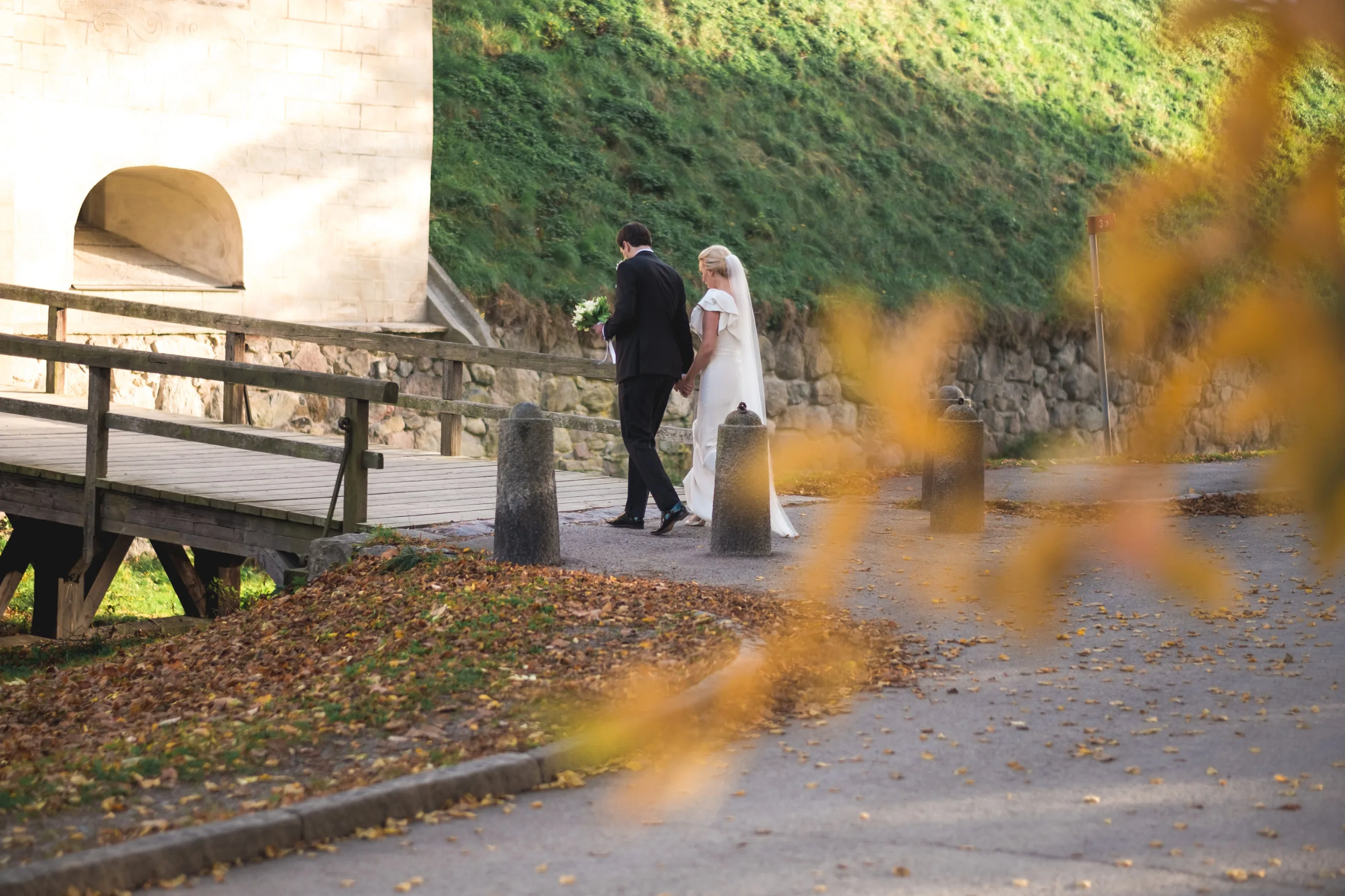 Caroline & Erik under sin bröllopsdag bild 21