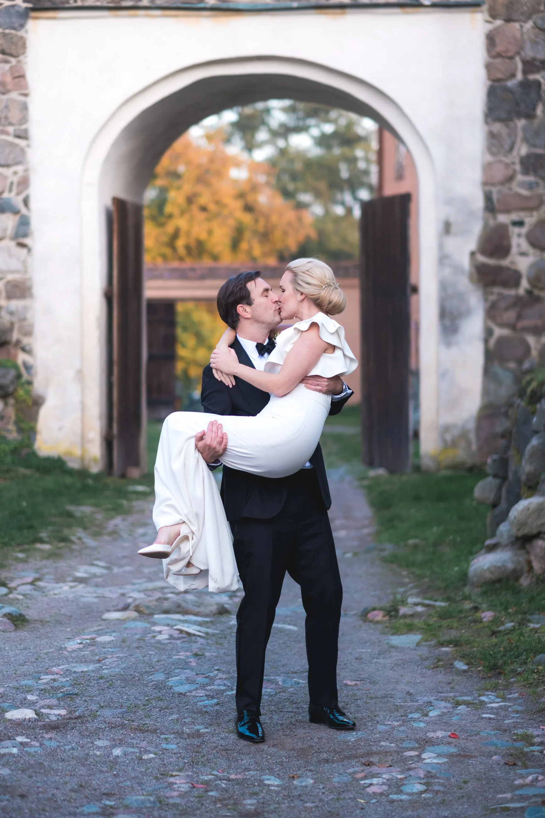 Caroline & Erik under sin bröllopsdag bild 25