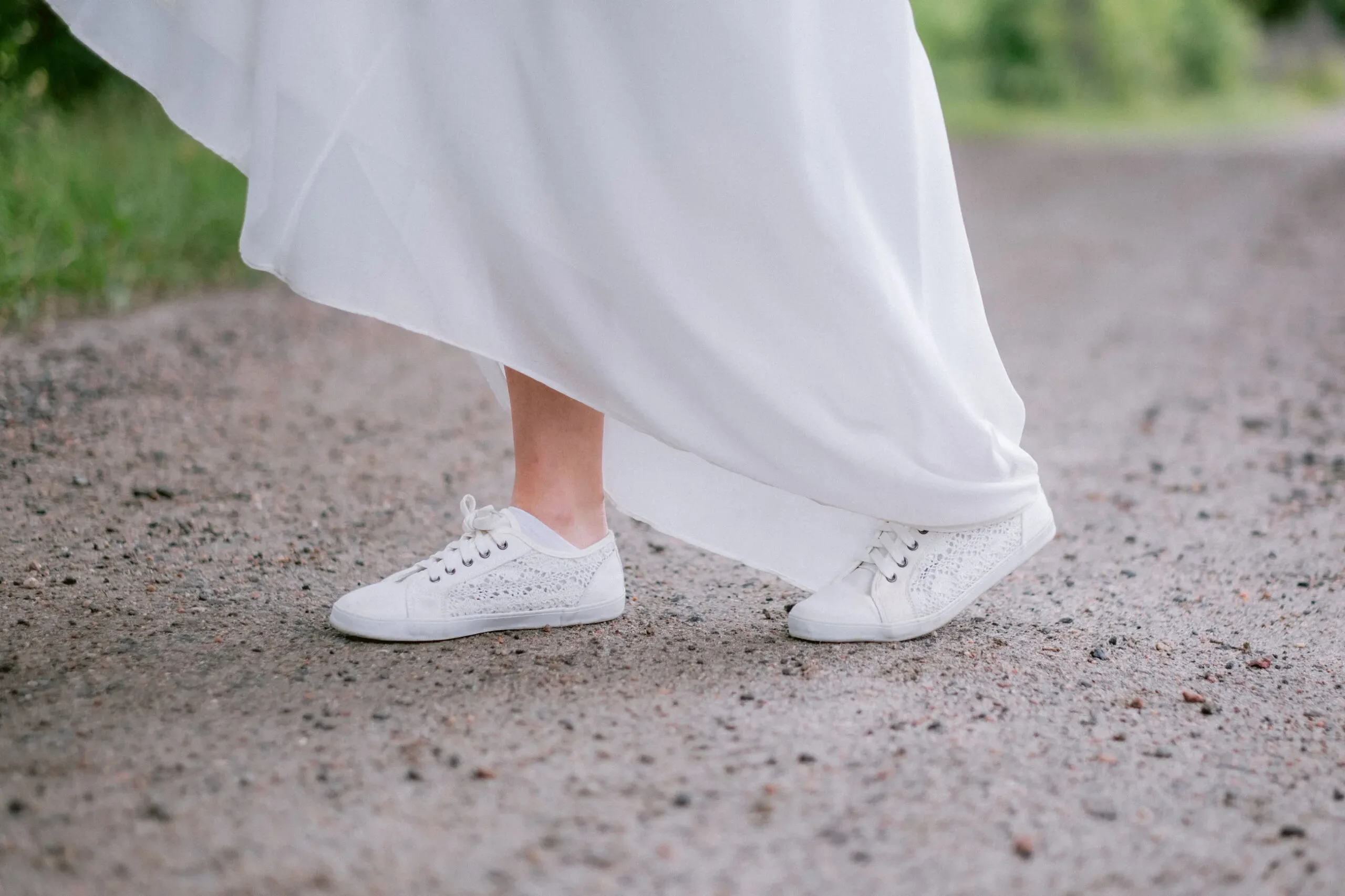 Elin & David under sitt sommarbröllop i Södermanland bild 13