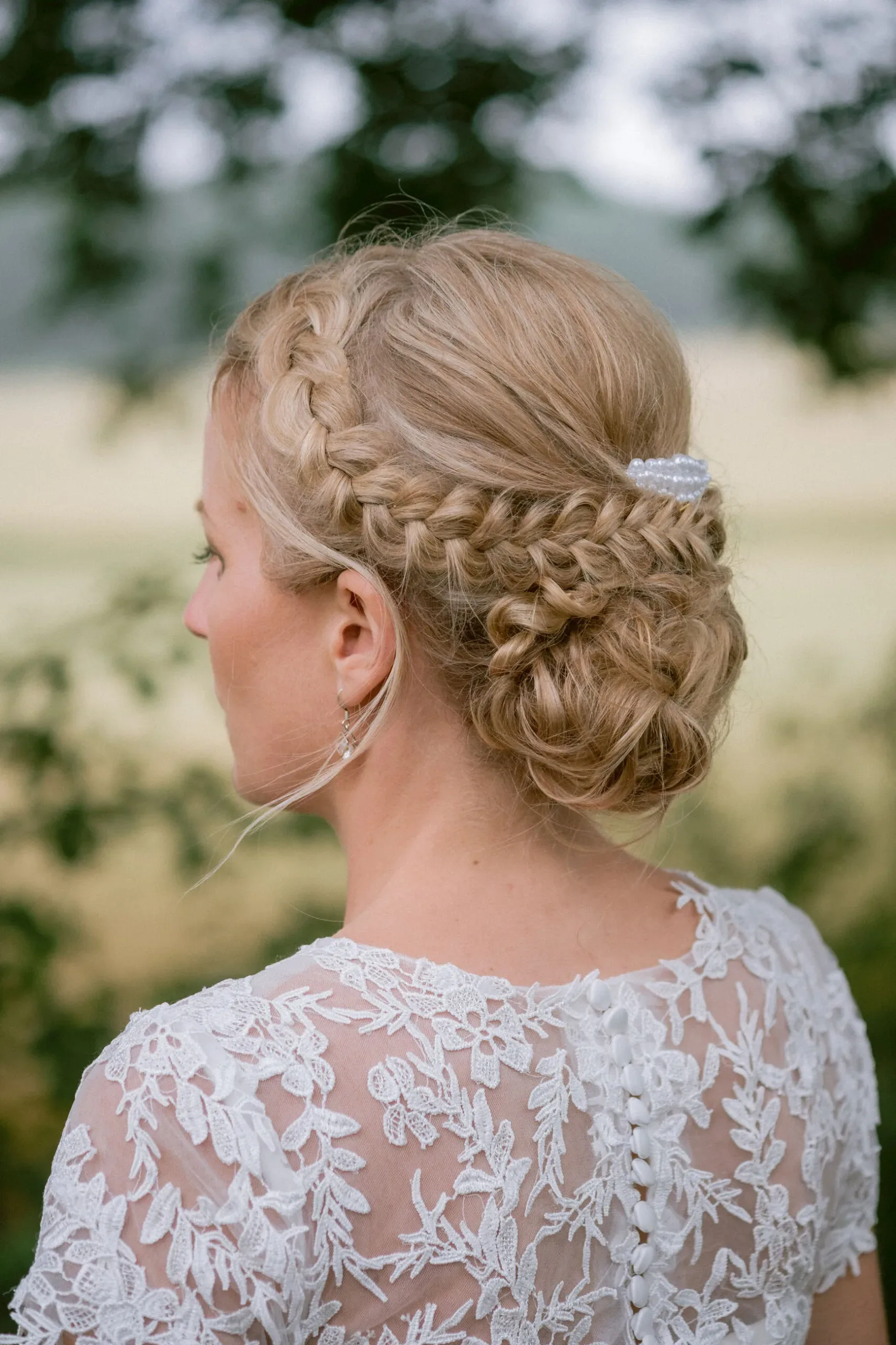 Elin & David under sitt sommarbröllop i Södermanland bild 17
