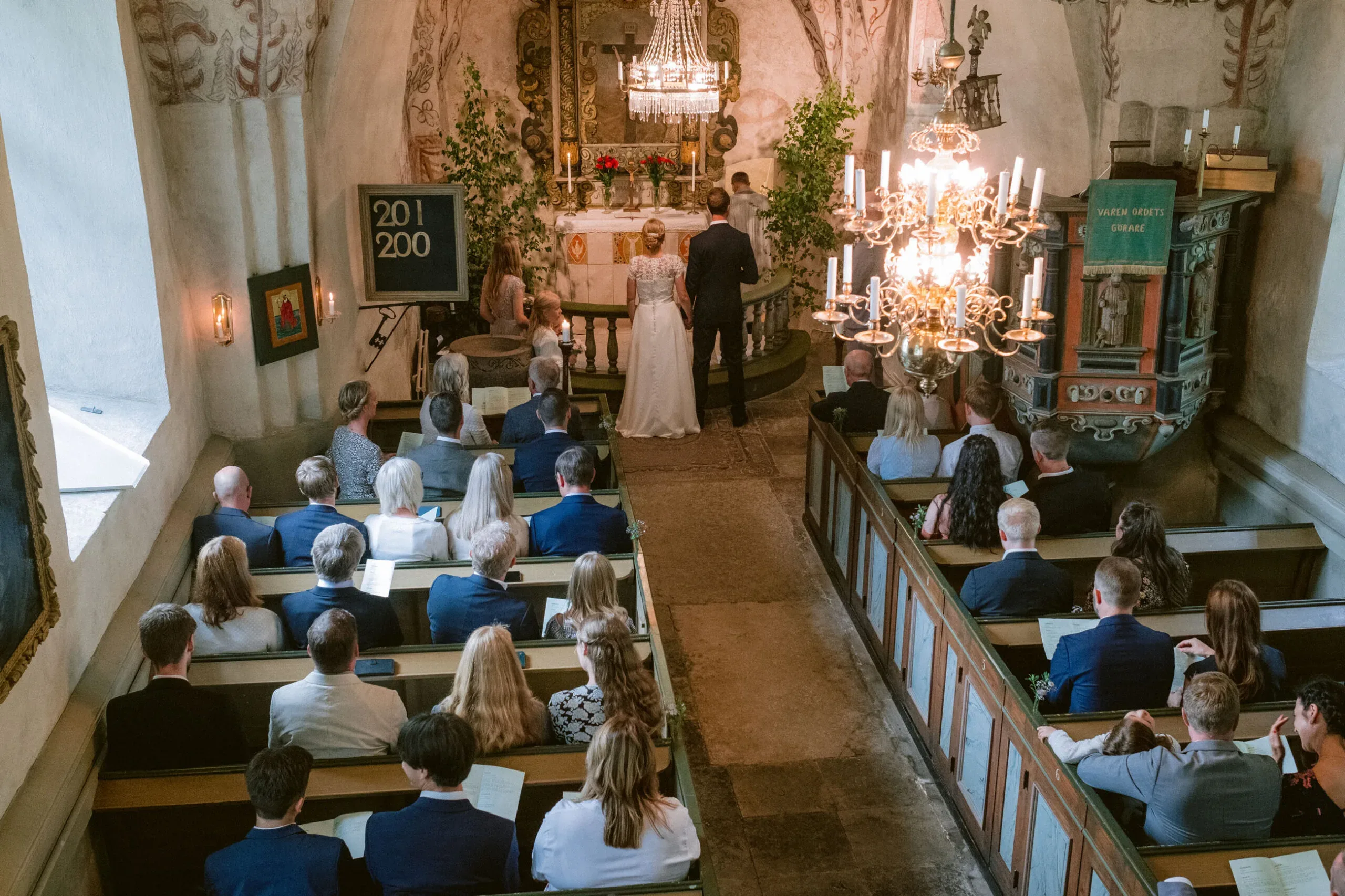 Elin & David under sitt sommarbröllop i Södermanland bild 5