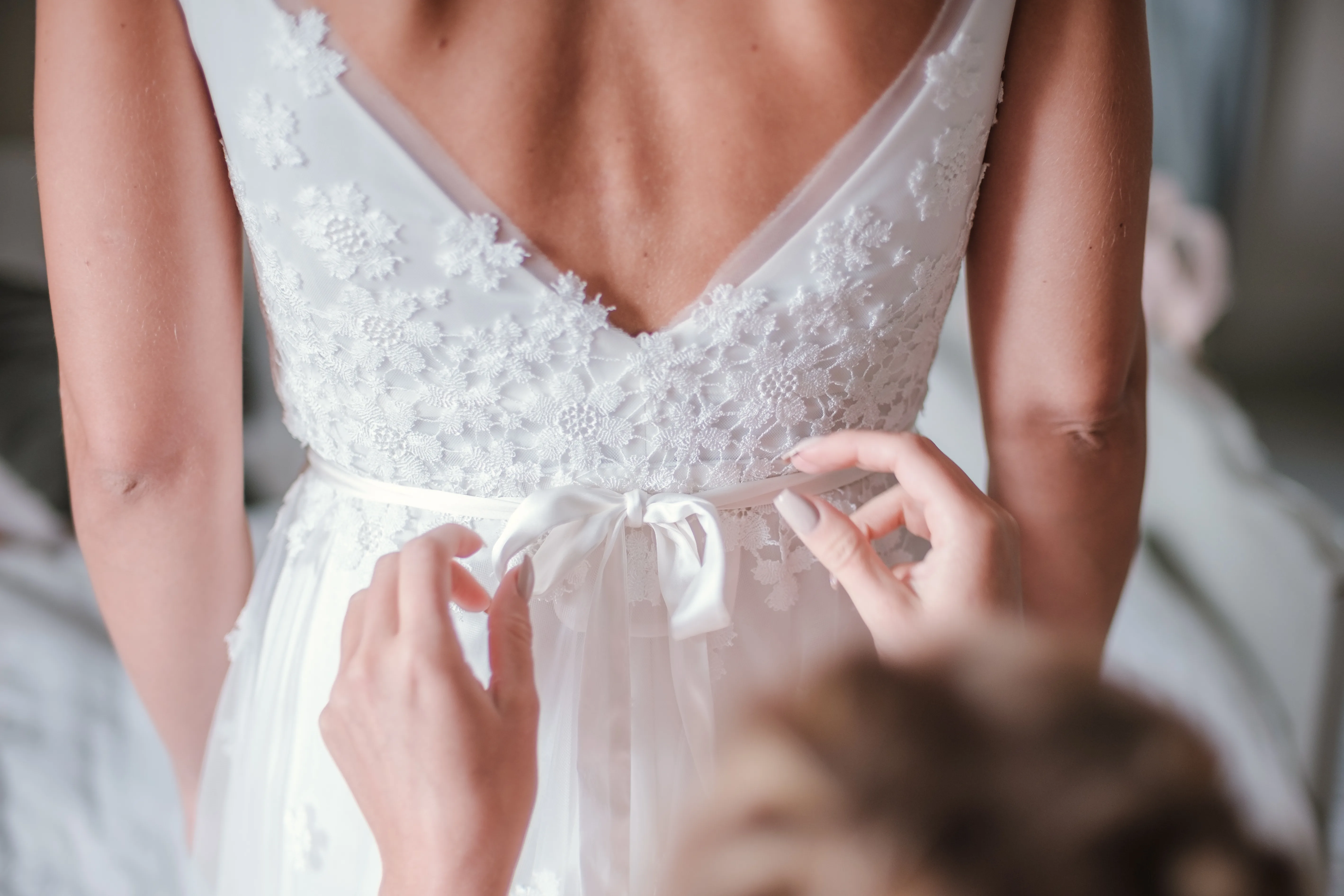 Elin & Viktor under sitt sommarbröllop i Svärta kyrka och på Åboö bild 2