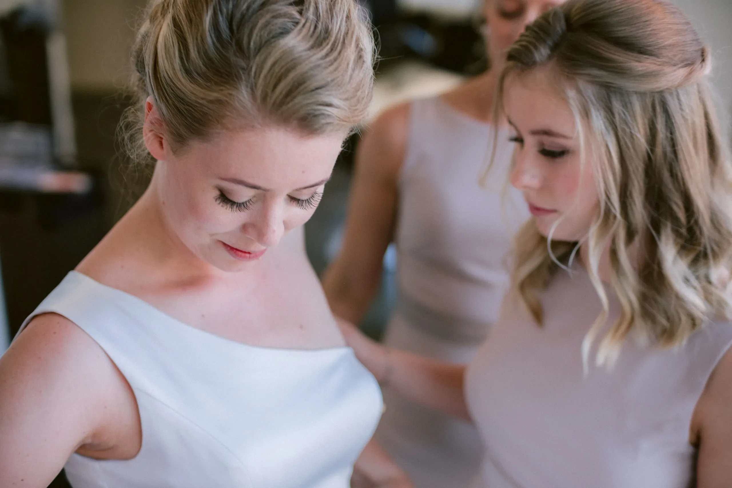 Emelie & Magnus under sitt bröllop i Nyköping bild 3