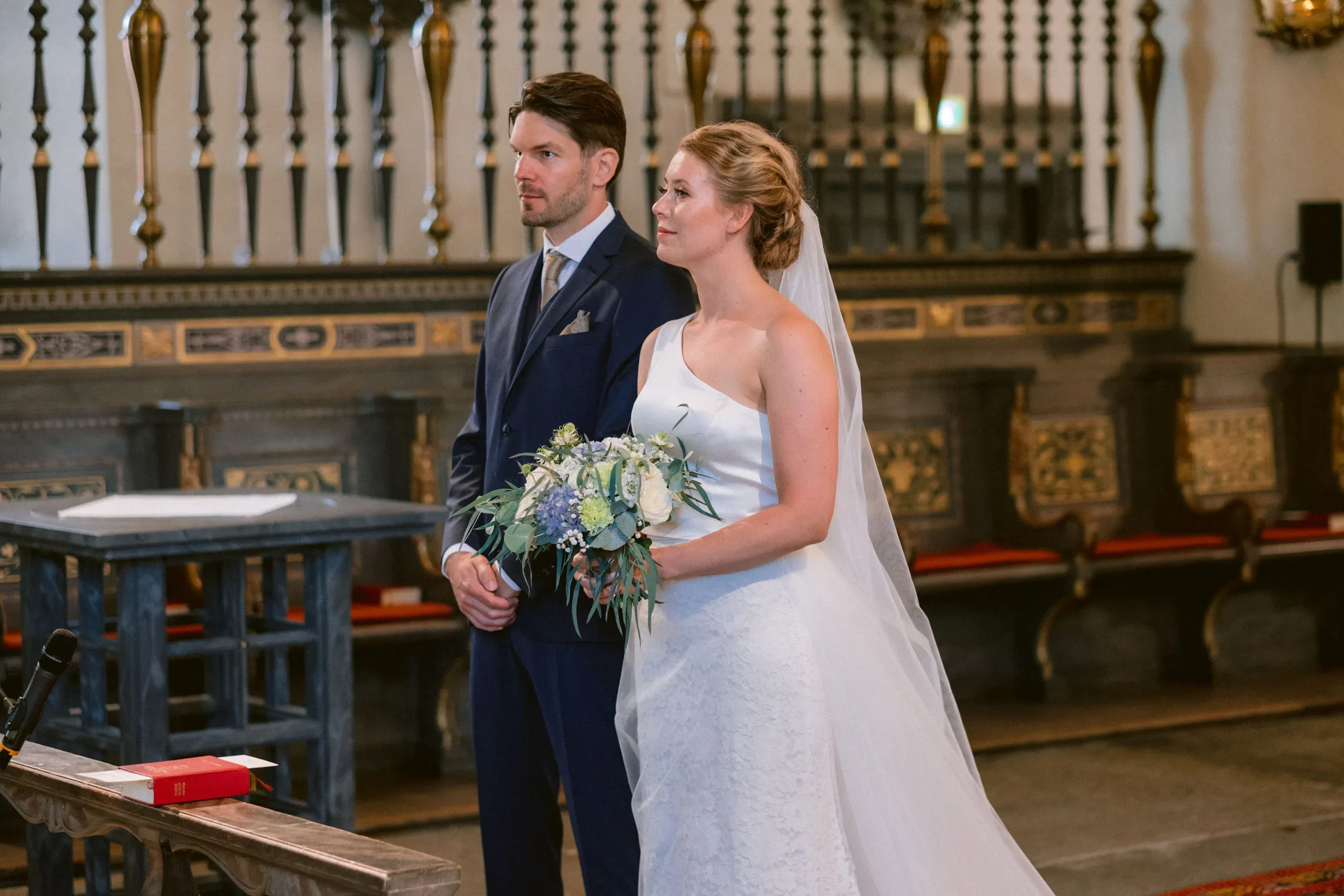 Emelie & Magnus under sitt bröllop i Nyköping bild 22