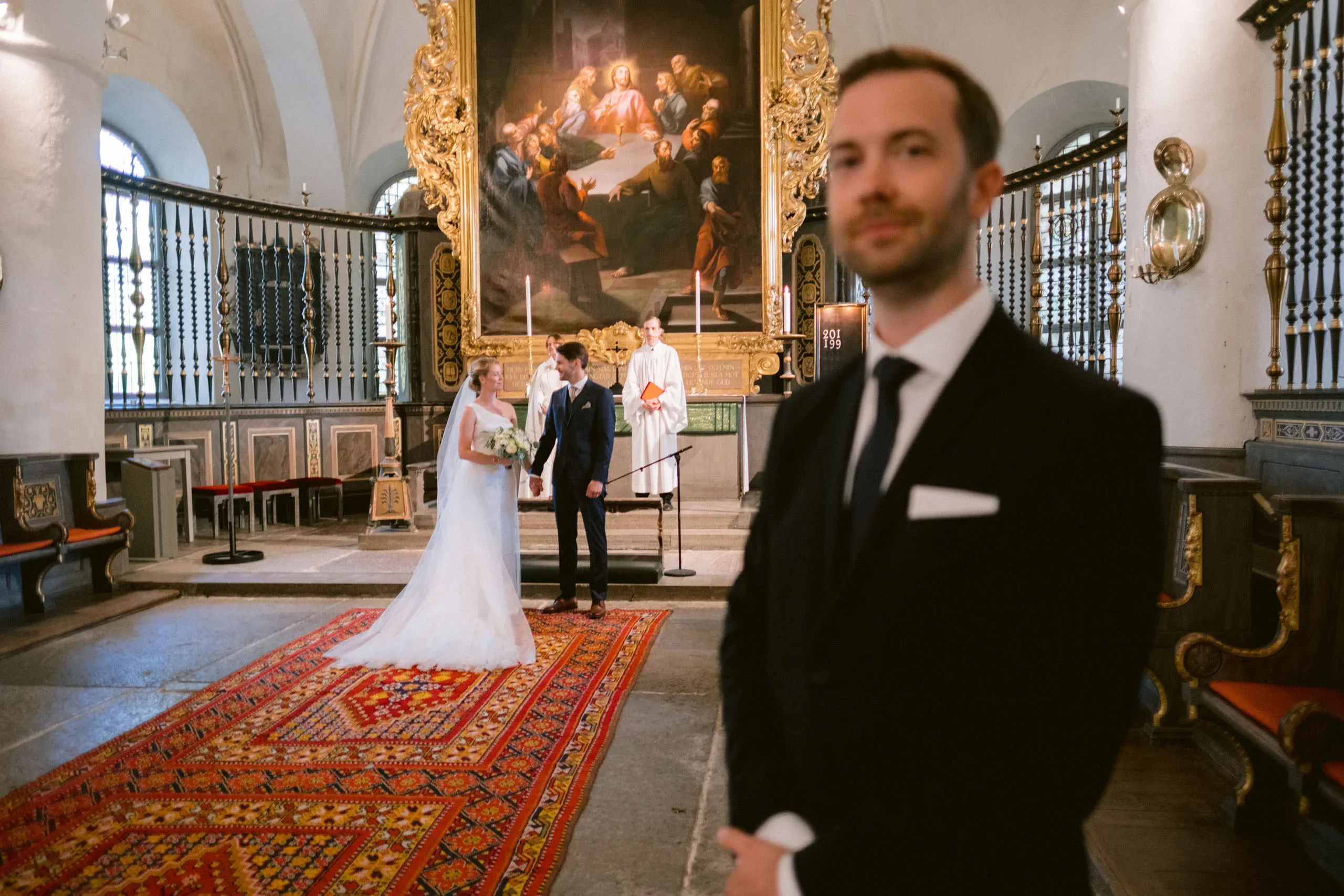 Emelie & Magnus under sitt bröllop i Nyköping bild 23