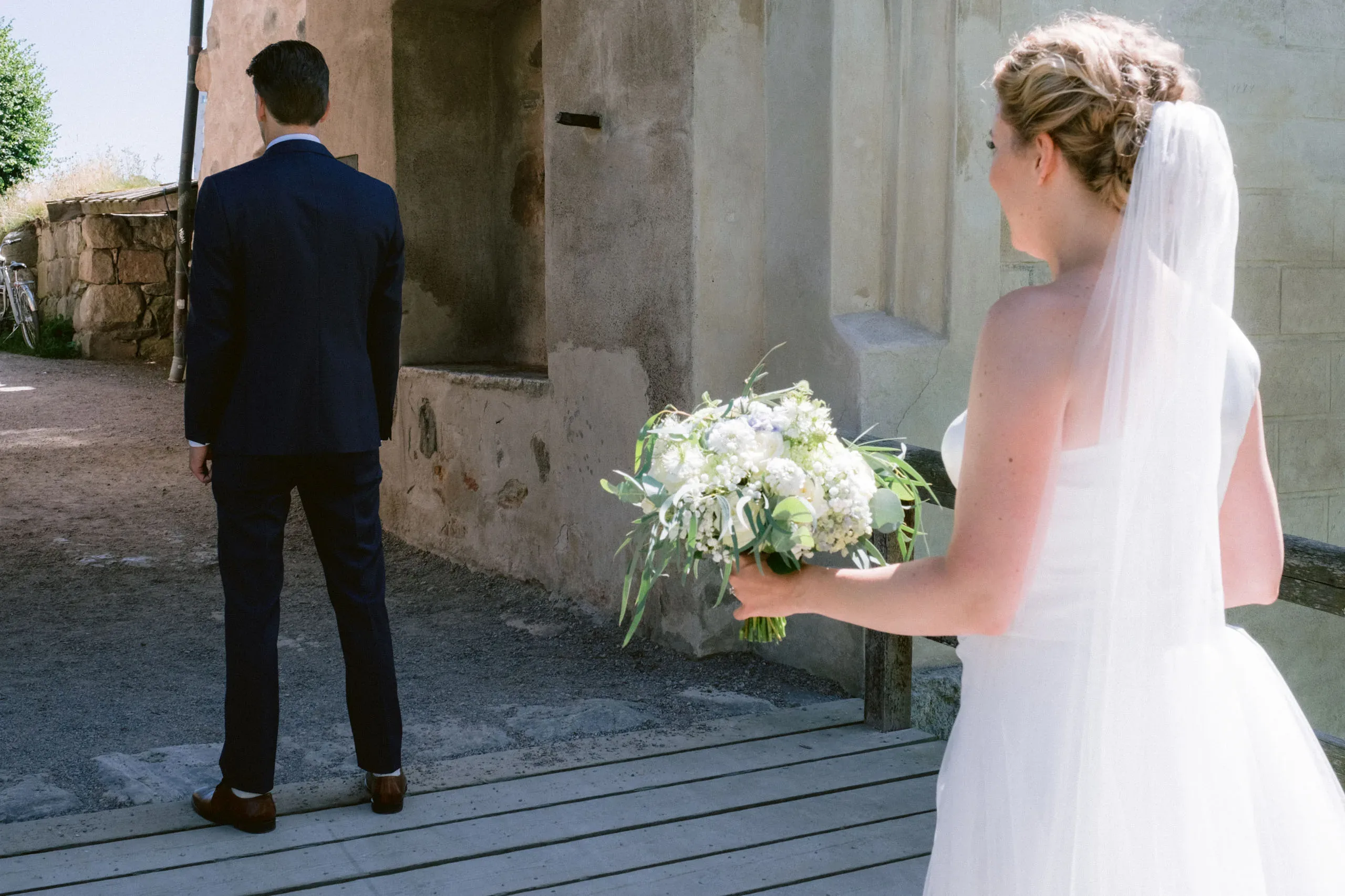 Emelie & Magnus under sitt bröllop i Nyköping bild 7