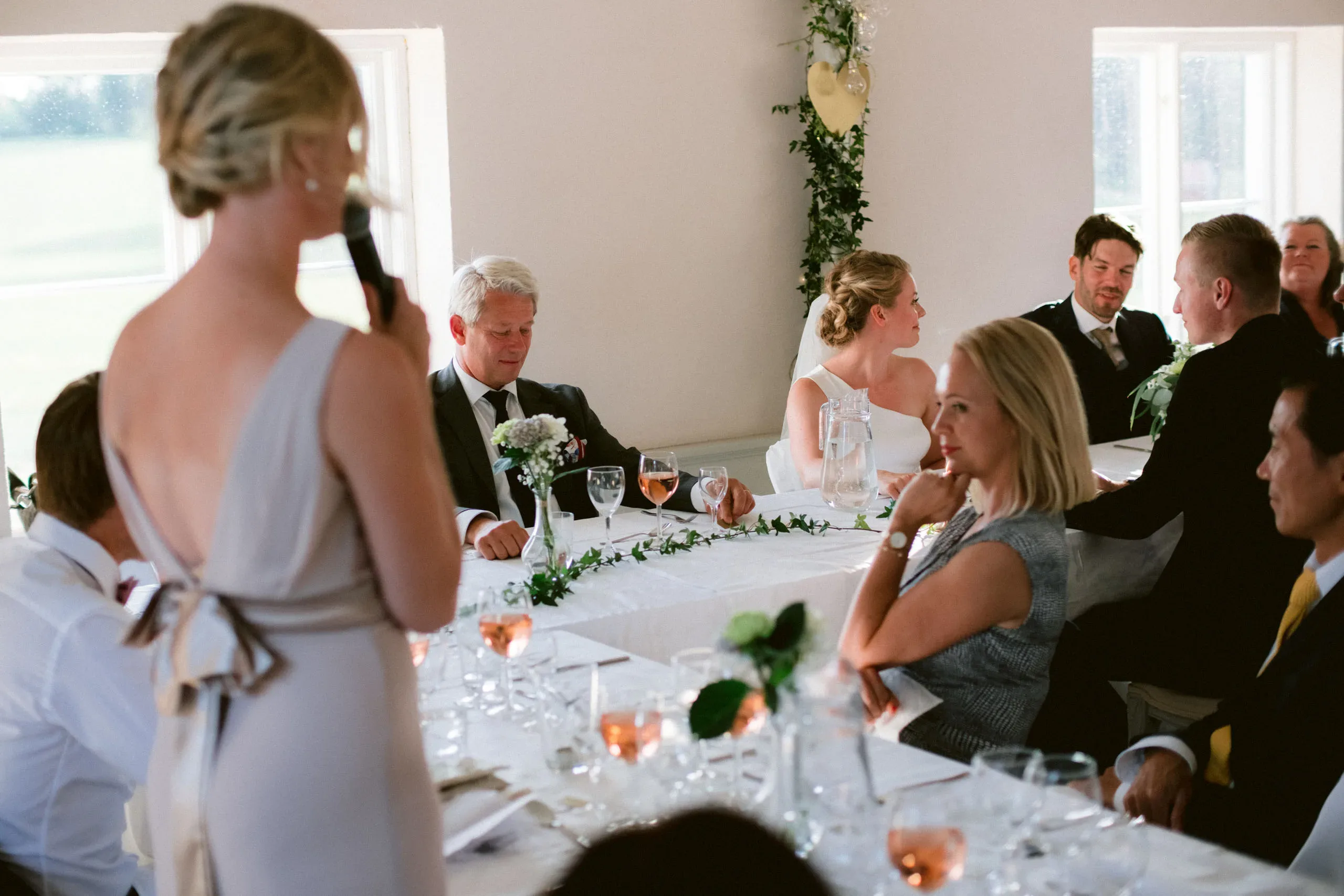 Emelie & Magnus under sitt bröllop i Nyköping bild 36