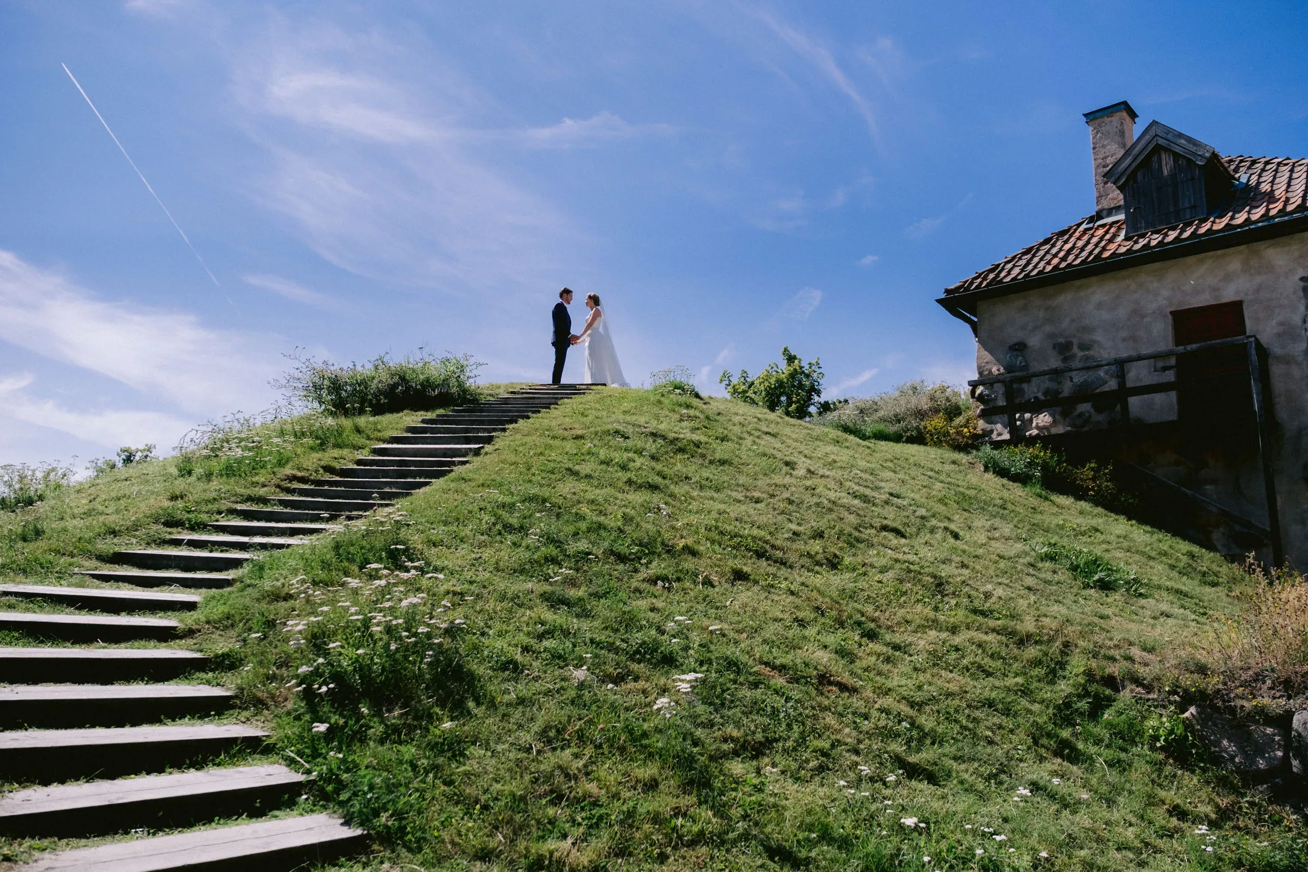 Emelie & Magnus under sitt bröllop i Nyköping bild 11