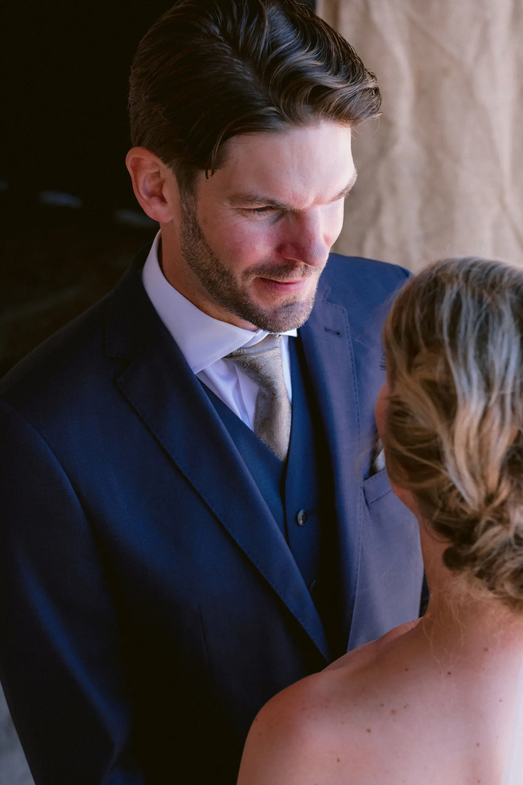 Emelie & Magnus under sitt bröllop i Nyköping bild 13