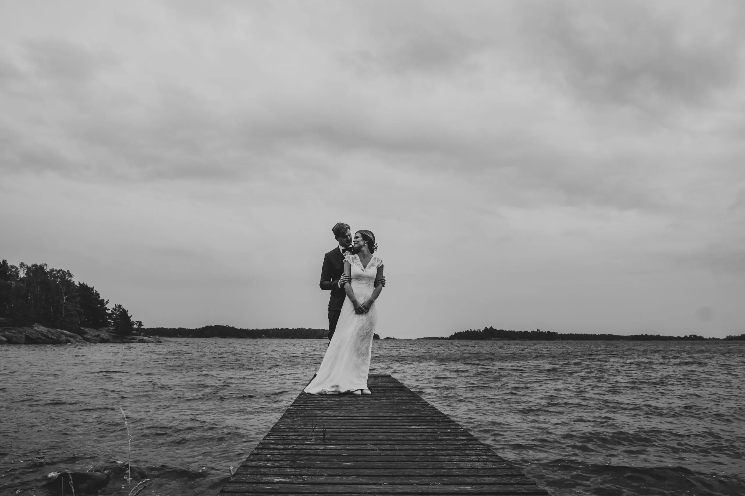 Ida & Johan under sitt bröllop vid Svärdsklova utanför Nyköping bild 1