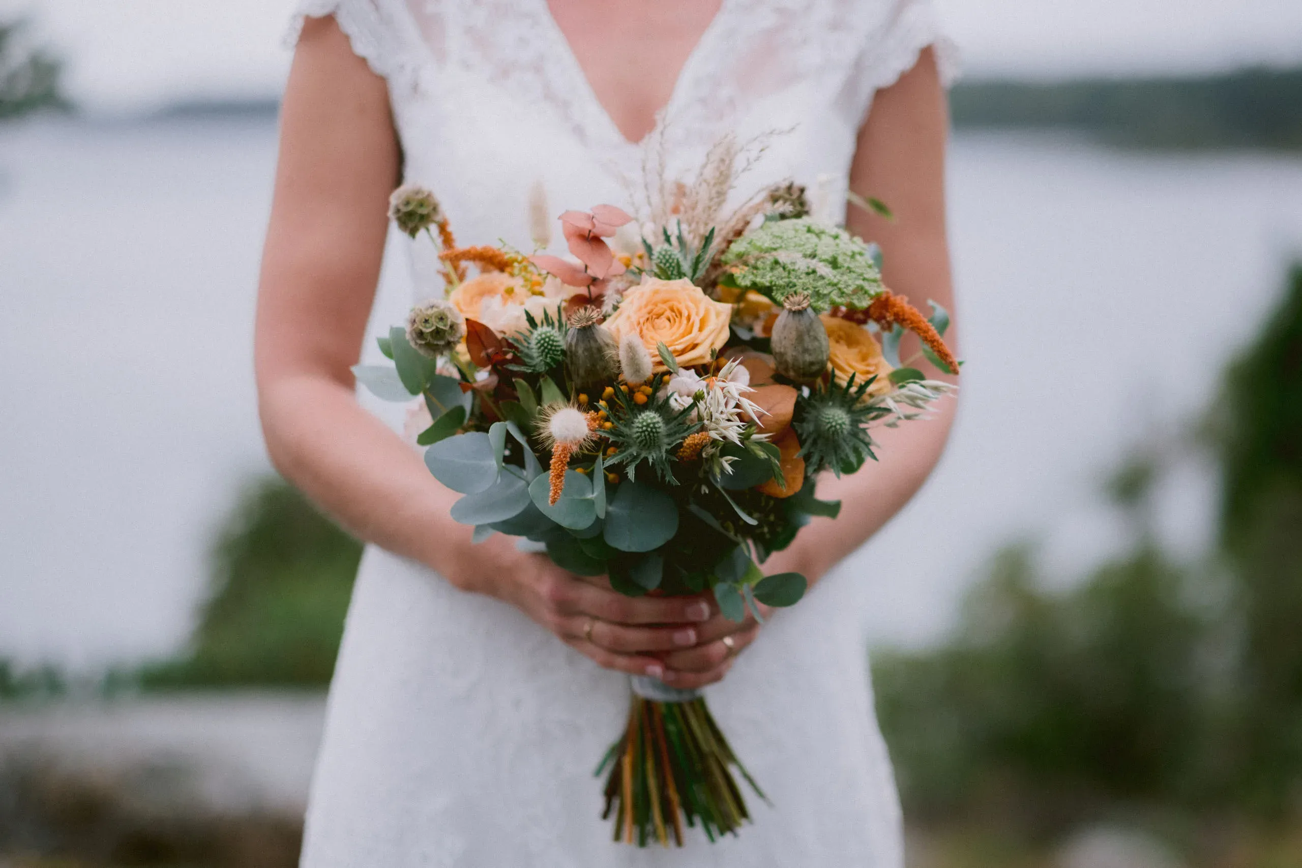Ida & Johan under sitt bröllop vid Svärdsklova utanför Nyköping bild 10