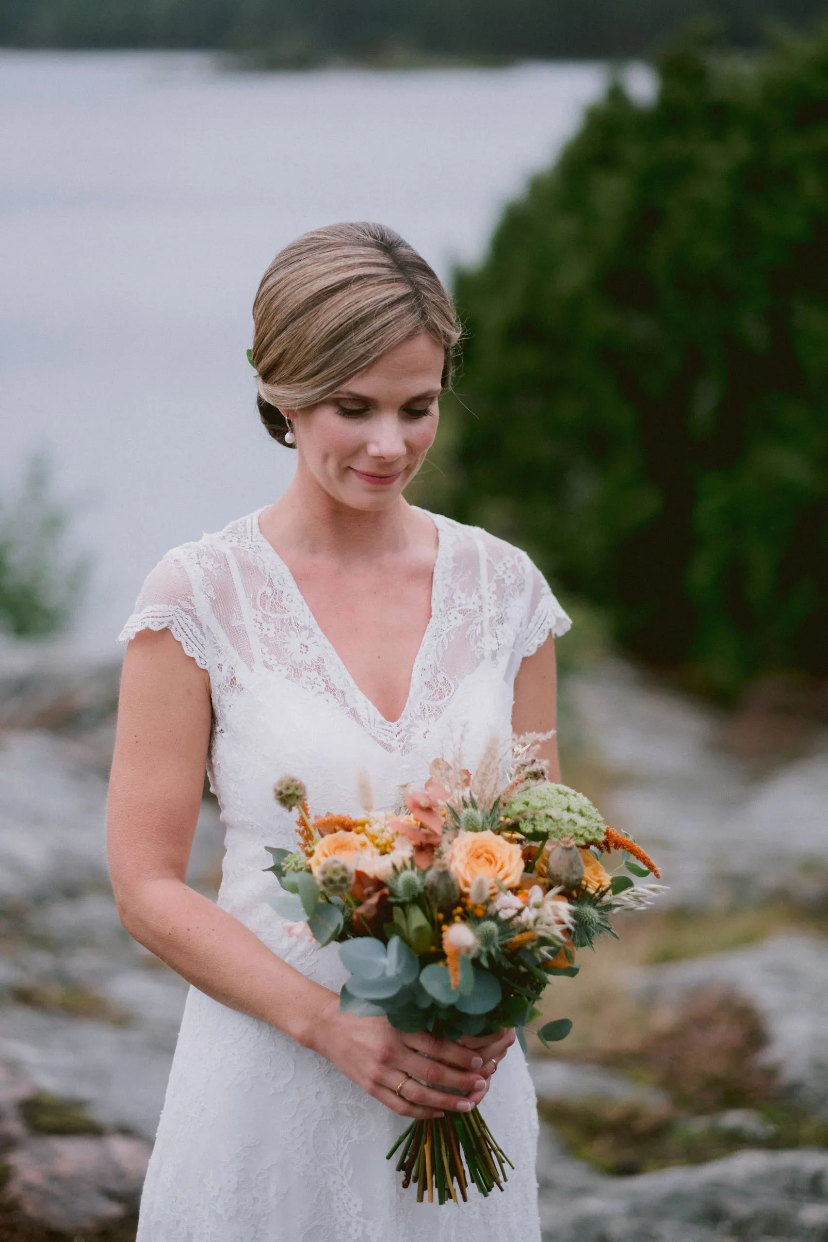 Ida & Johan under sitt bröllop vid Svärdsklova utanför Nyköping bild 11