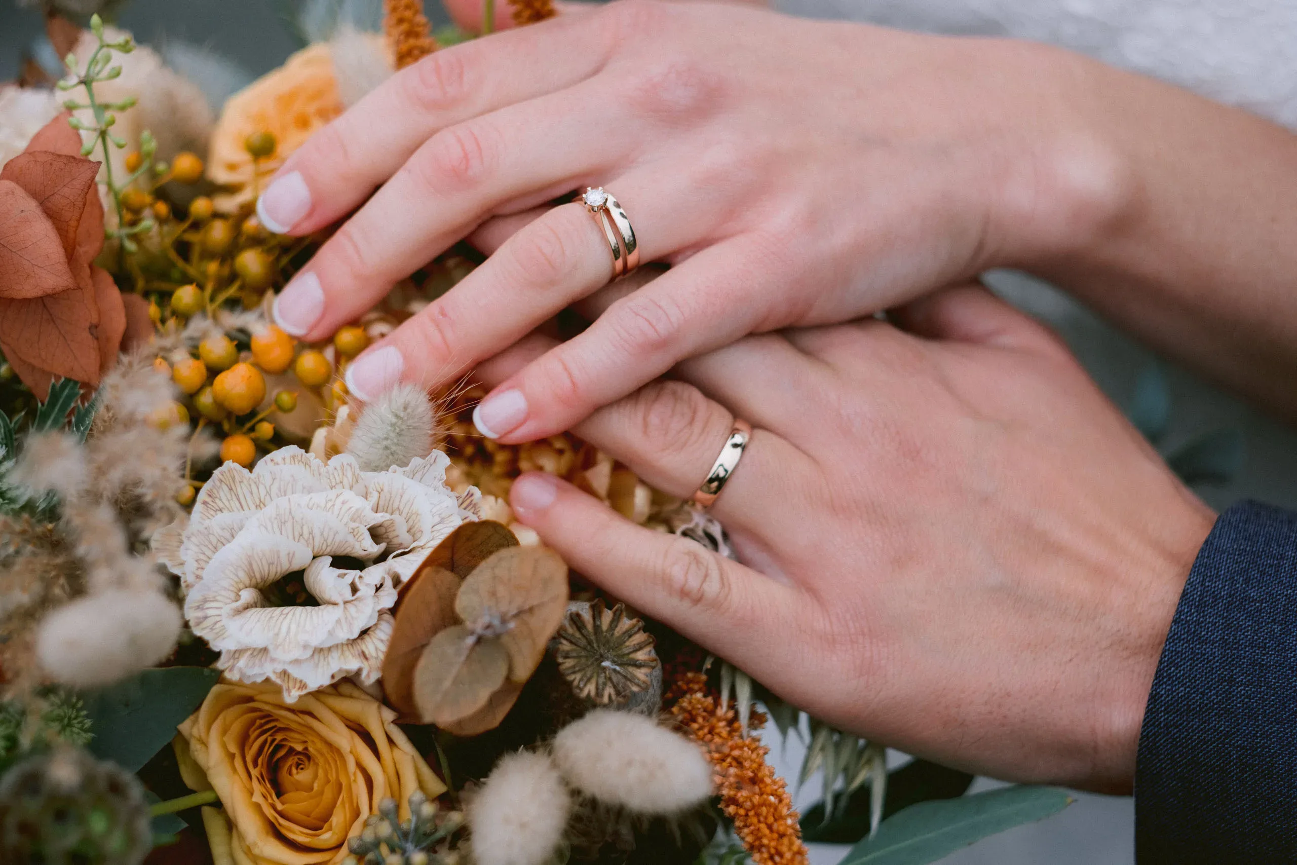 Ida & Johan under sitt bröllop vid Svärdsklova utanför Nyköping bild 12