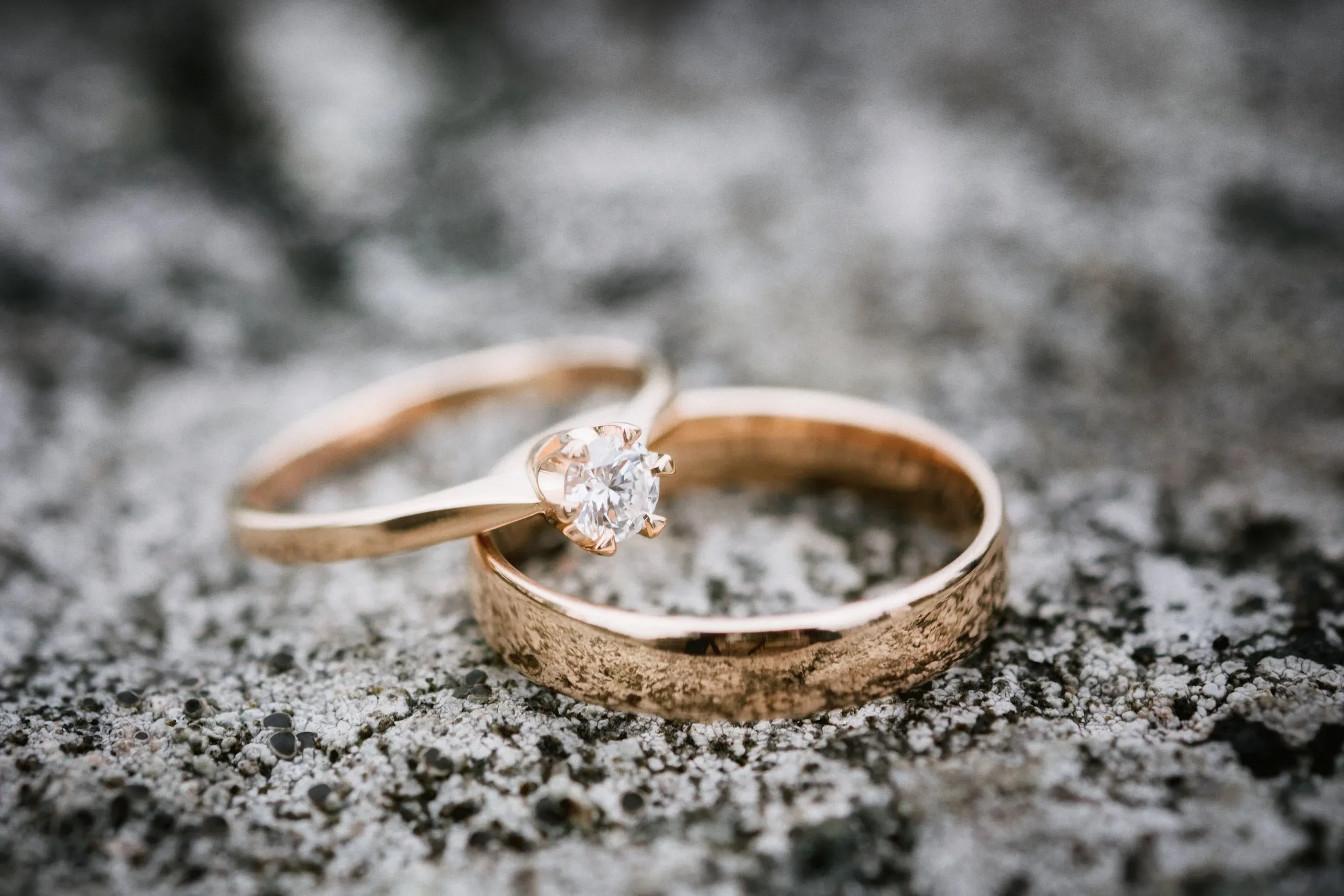 Ida & Johan under sitt bröllop vid Svärdsklova utanför Nyköping bild 13