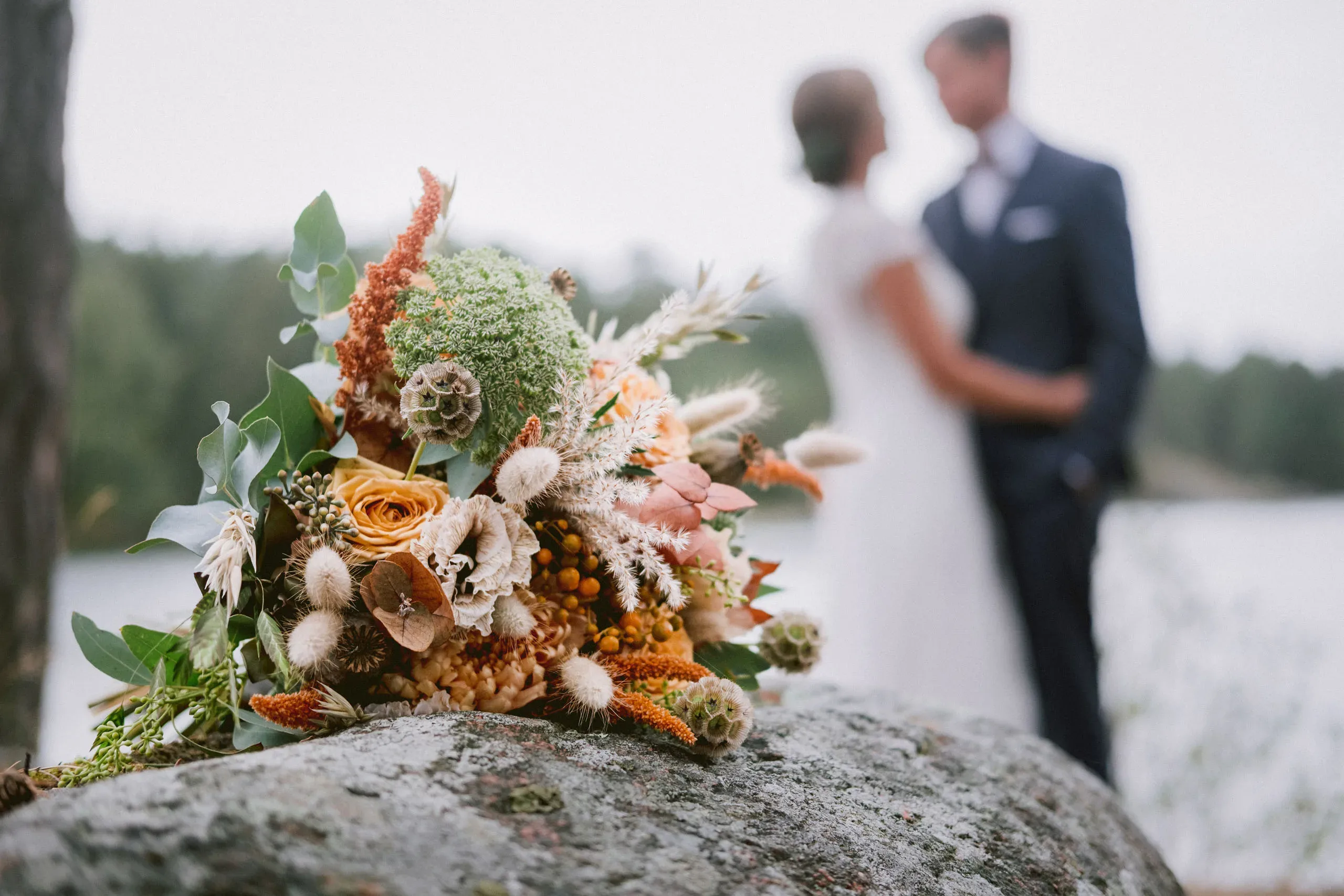 Ida & Johan under sitt bröllop vid Svärdsklova utanför Nyköping bild 14