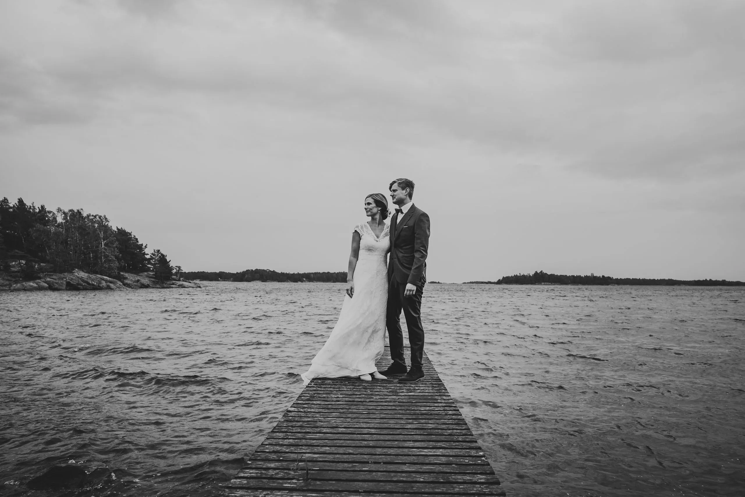 Ida & Johan under sitt bröllop vid Svärdsklova utanför Nyköping bild 4