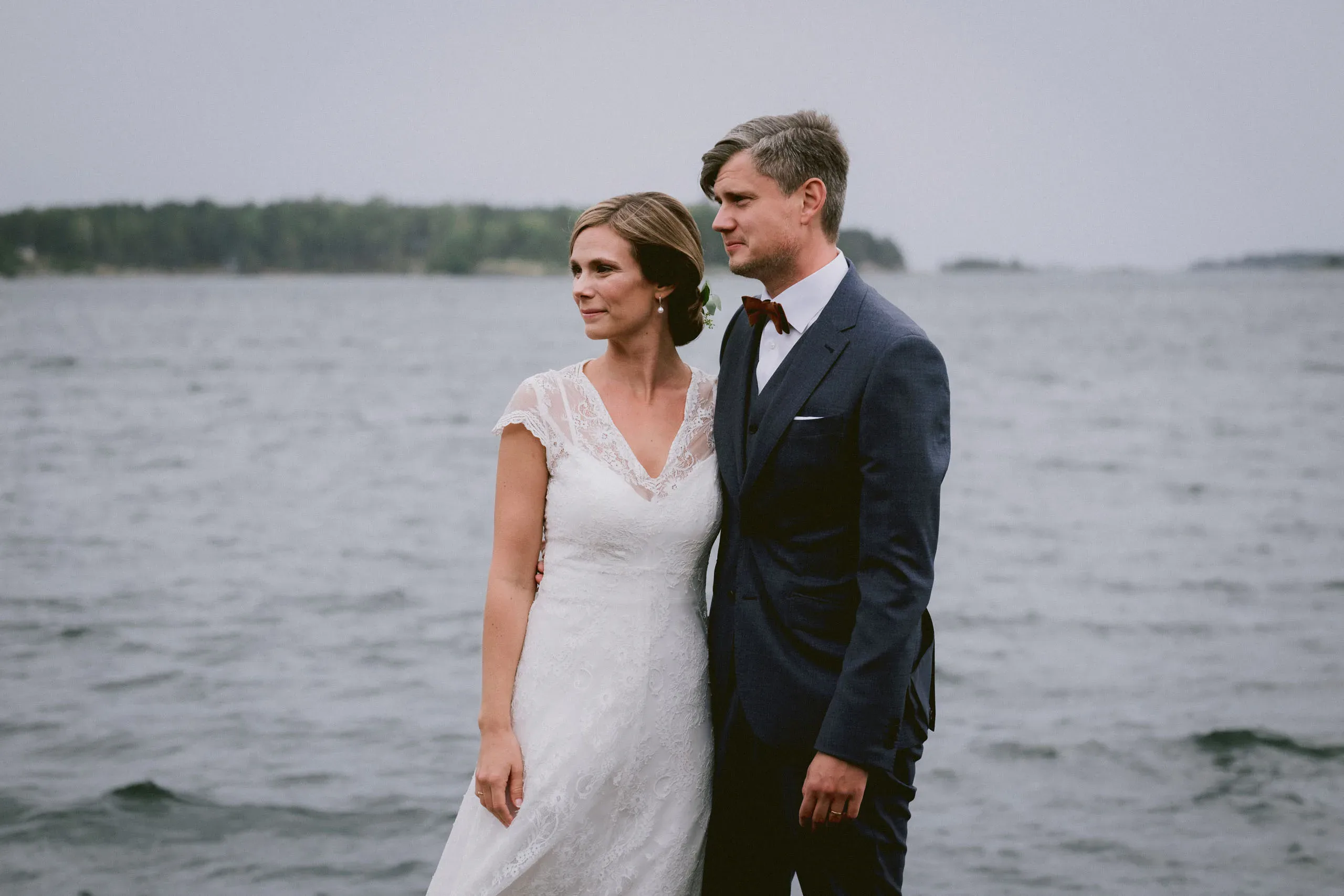 Ida & Johan under sitt bröllop vid Svärdsklova utanför Nyköping bild 5