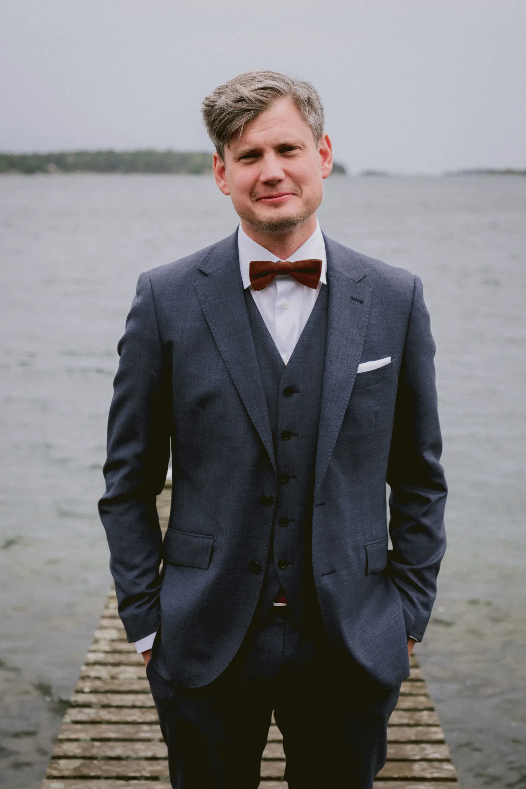 Ida & Johan under sitt bröllop vid Svärdsklova utanför Nyköping bild 6