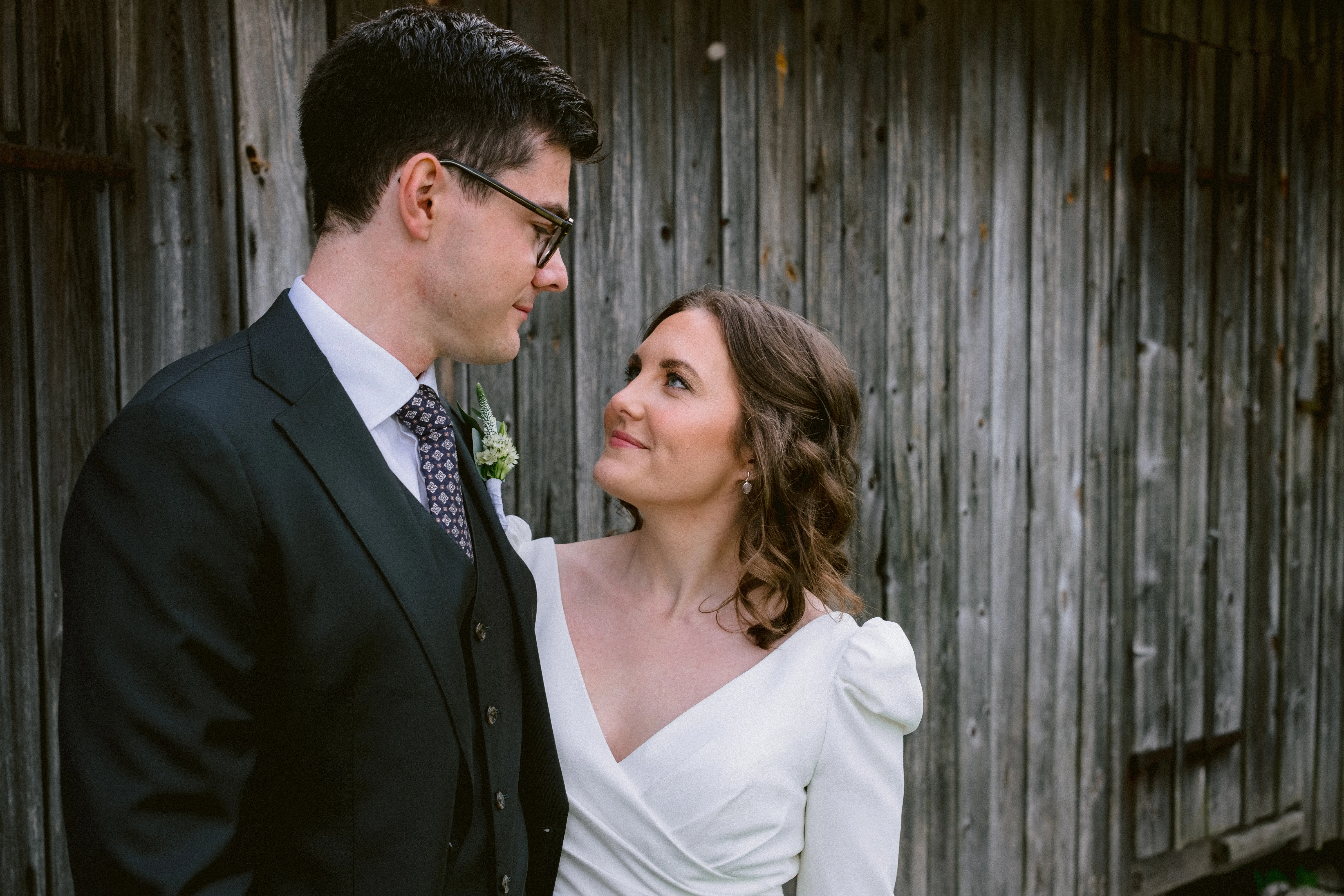 Jessica & Daniel under sitt bröllop på Rosenhanska Magasinet utanför Nyköping bild 14