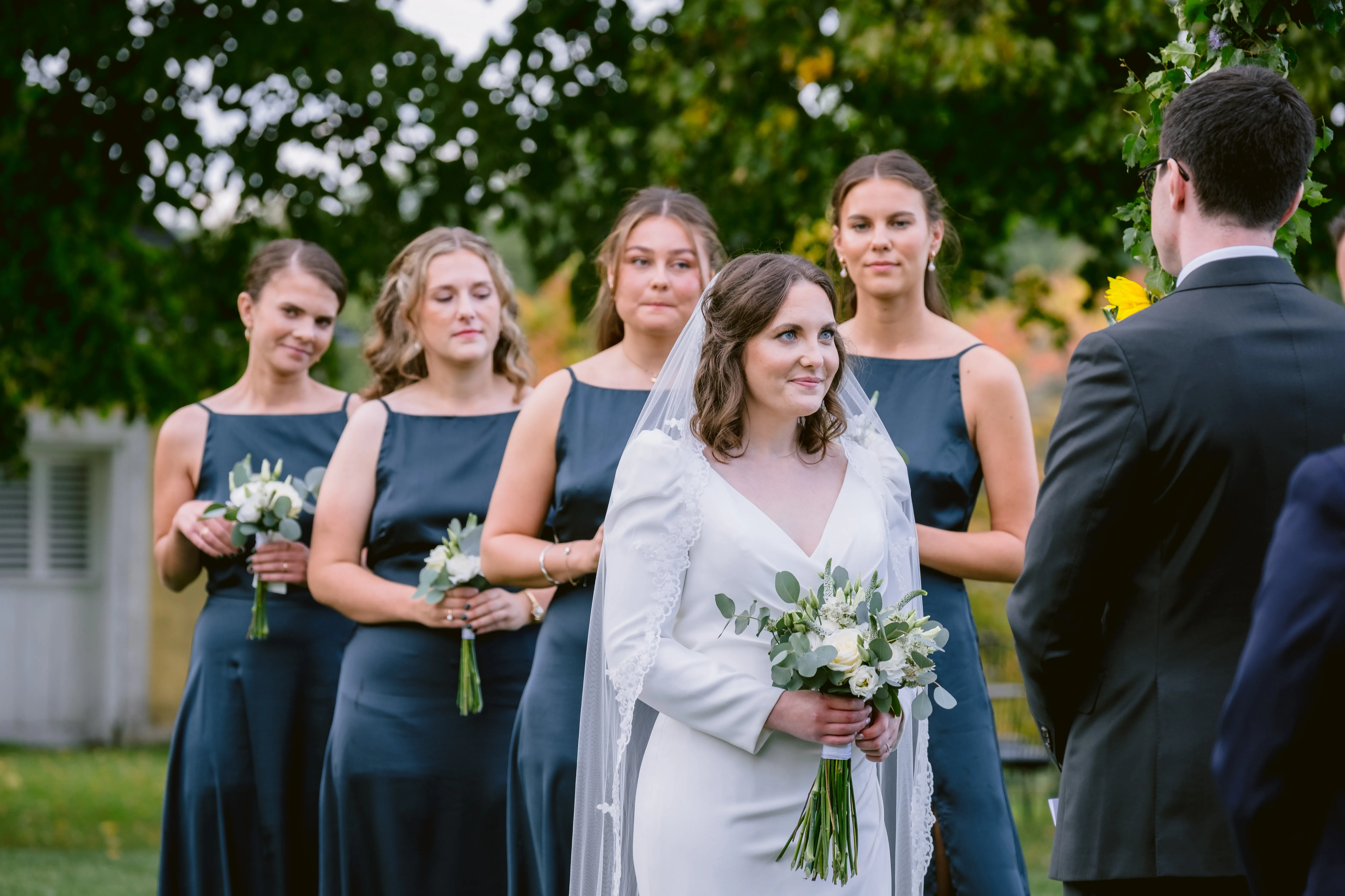 Jessica & Daniel under sitt bröllop på Rosenhanska Magasinet utanför Nyköping bild 30