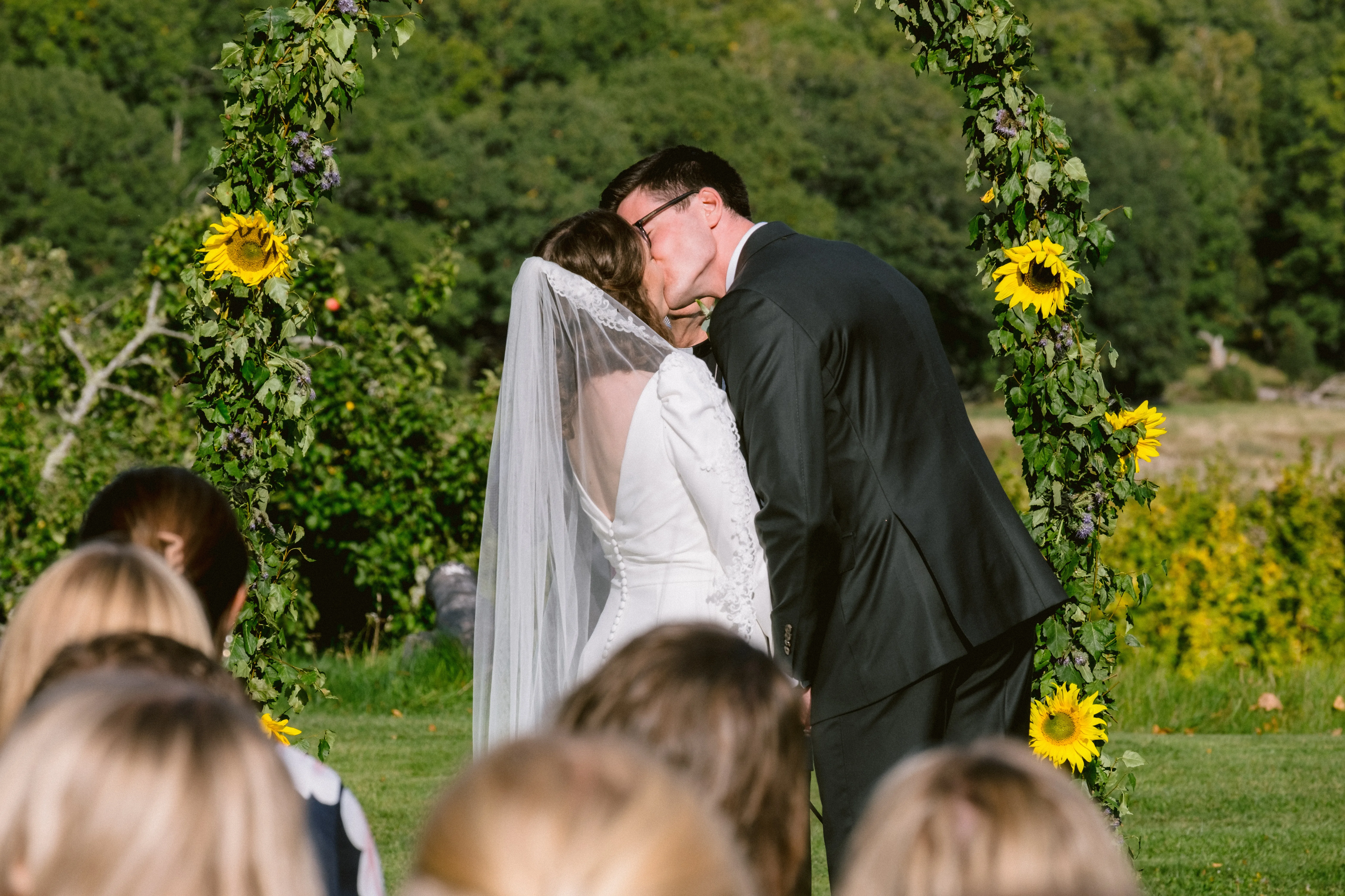 Jessica & Daniel under sitt bröllop på Rosenhanska Magasinet utanför Nyköping bild 35