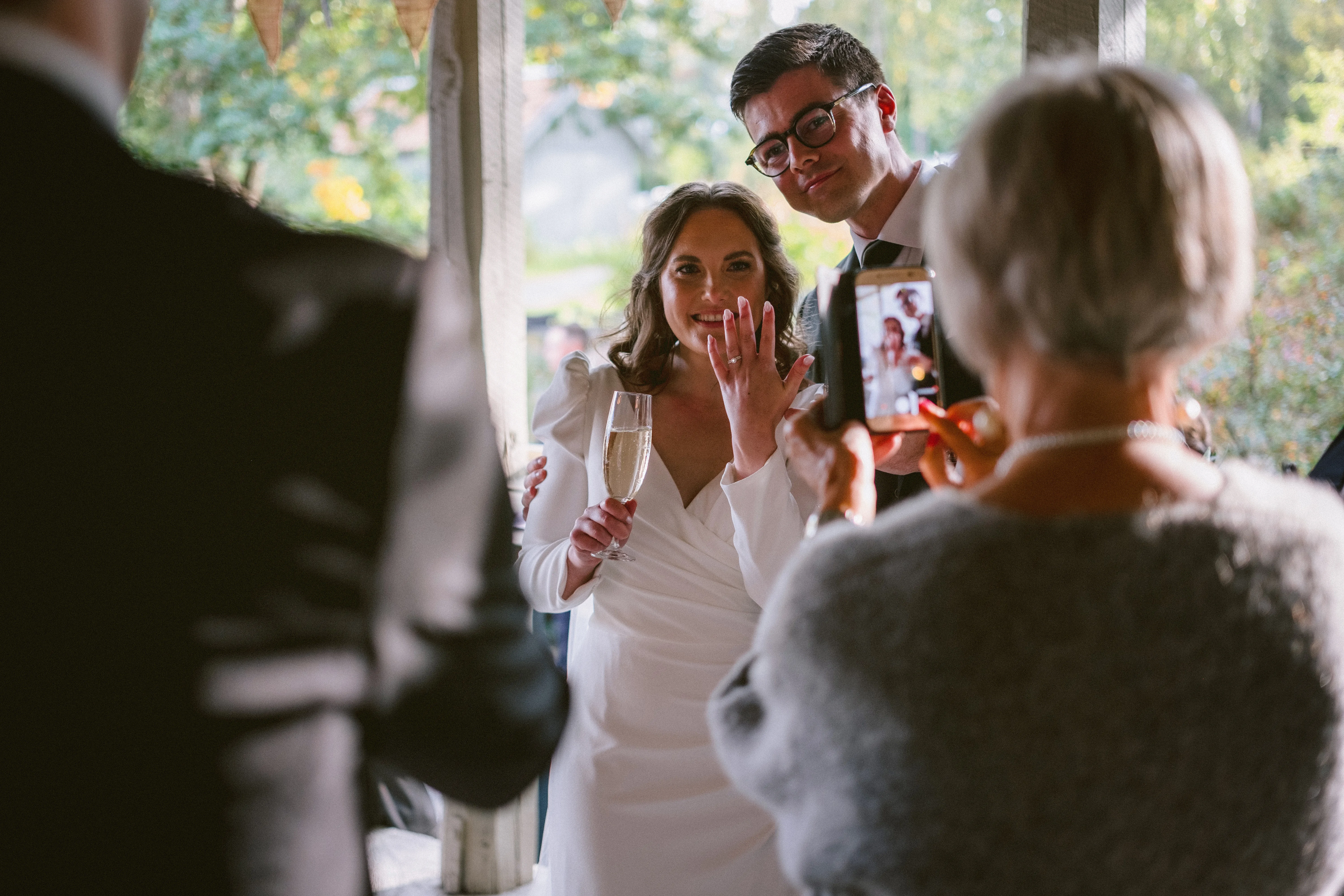 Jessica & Daniel under sitt bröllop på Rosenhanska Magasinet utanför Nyköping bild 42