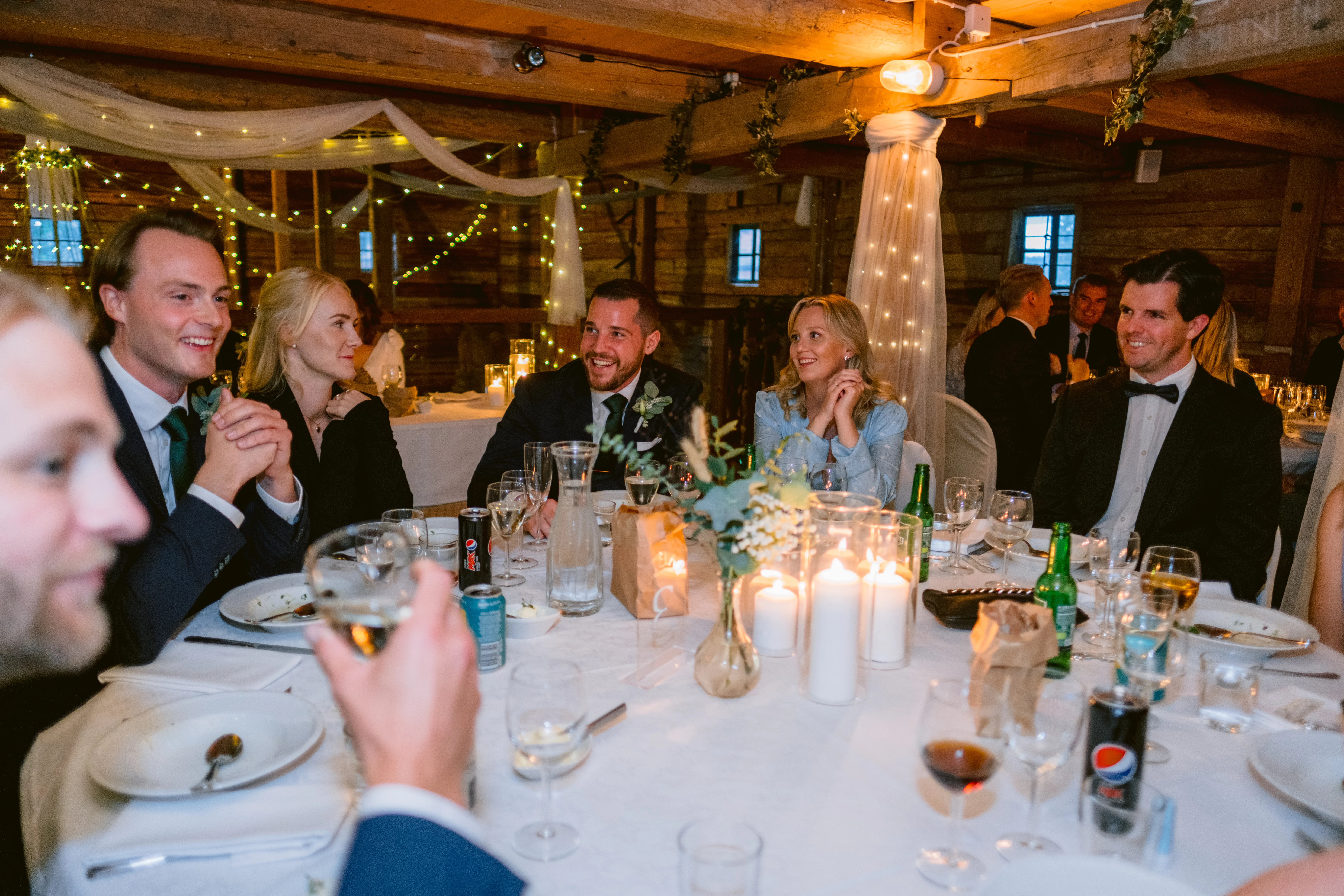 Jessica & Daniel under sitt bröllop på Rosenhanska Magasinet utanför Nyköping bild 47