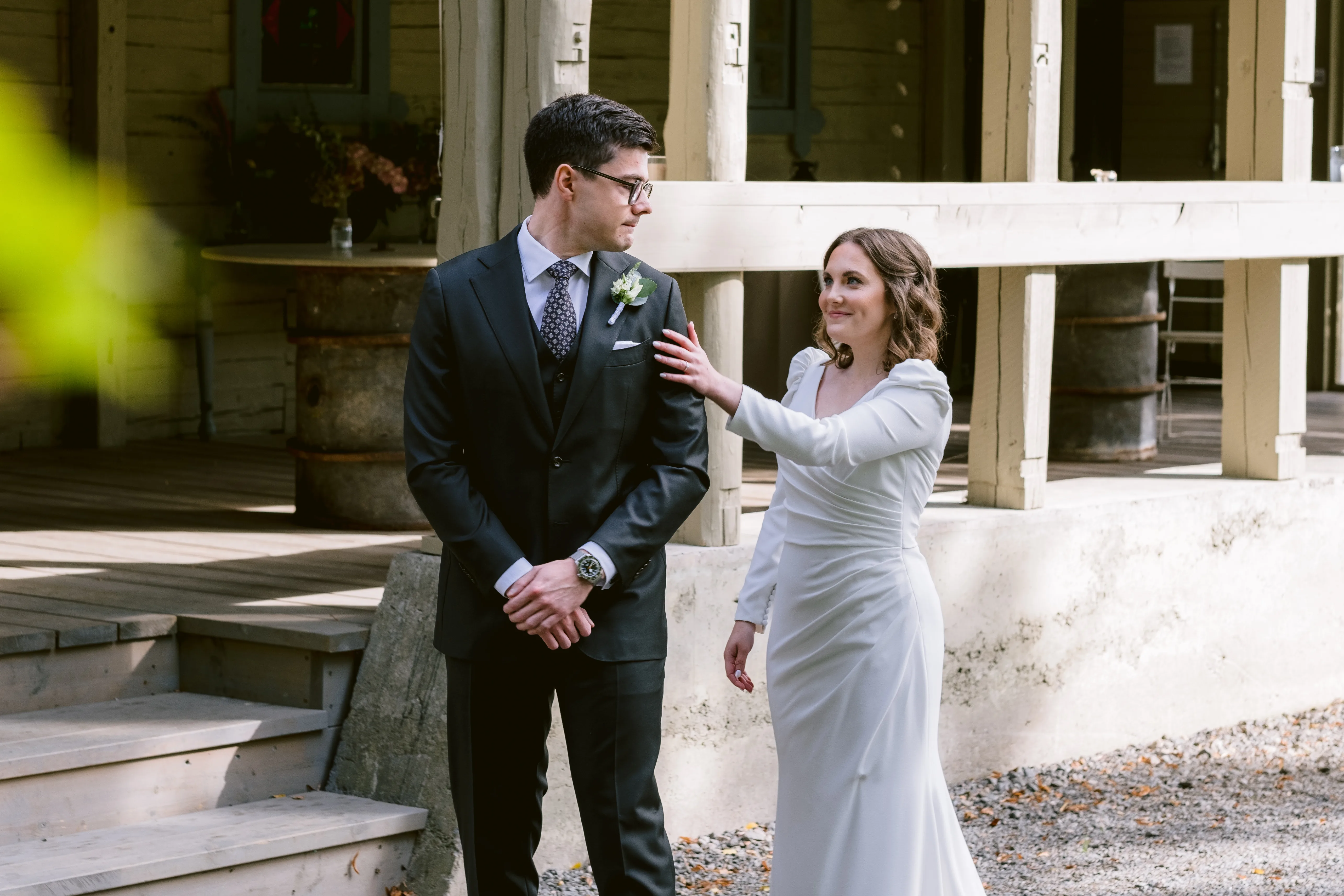 Jessica & Daniel under sitt bröllop på Rosenhanska Magasinet utanför Nyköping bild 10