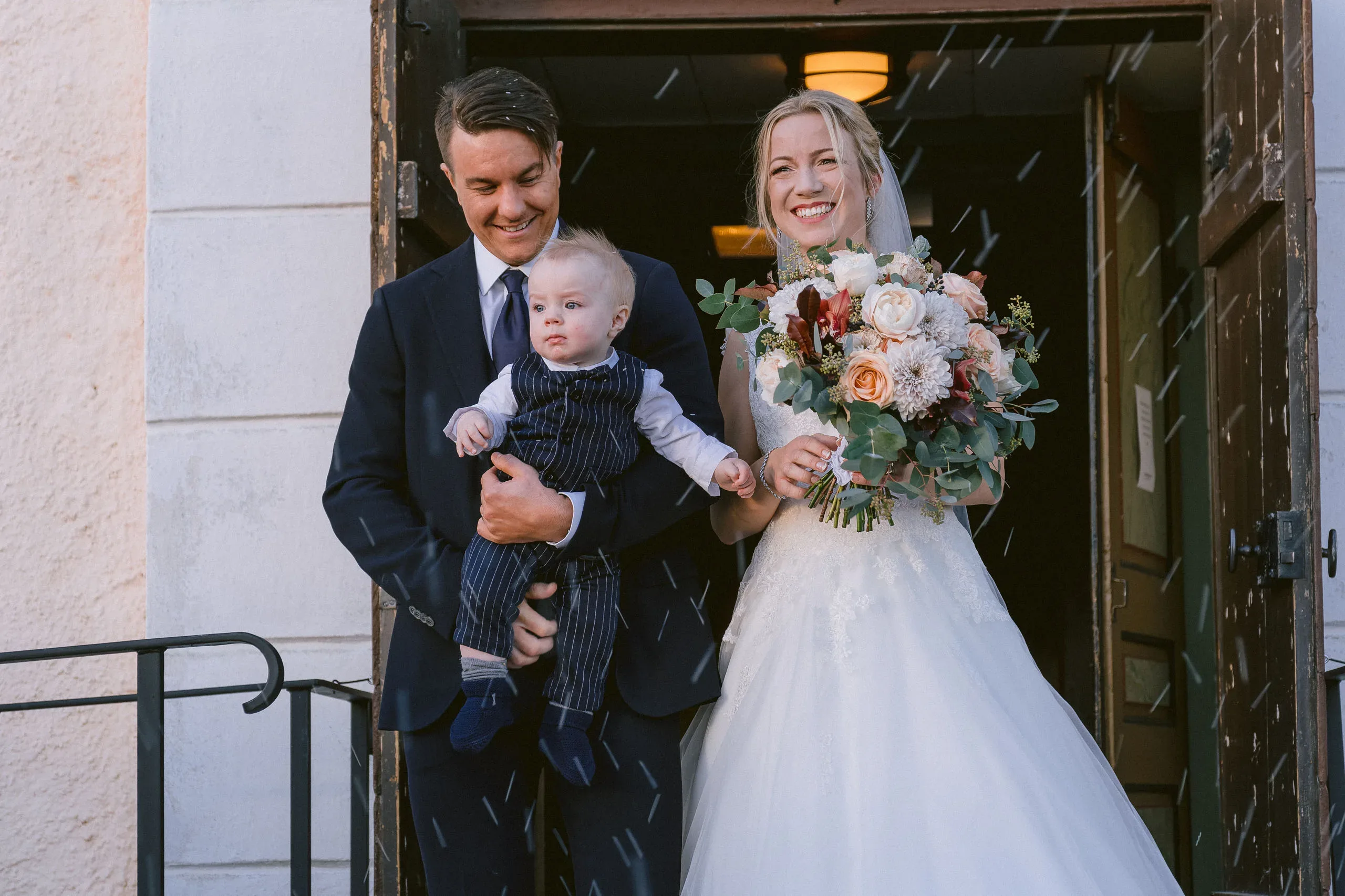 Josefin och David under sitt novemberbröllop i Nyköping