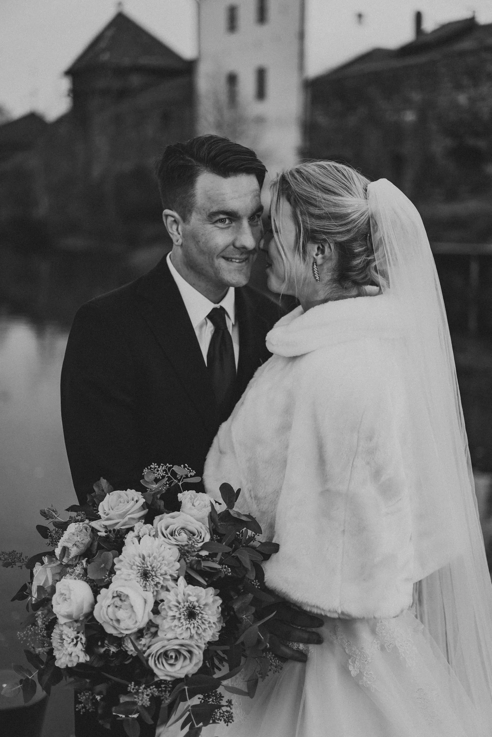 Josefin & David under sitt novemberbröllop i Nyköping bild 15