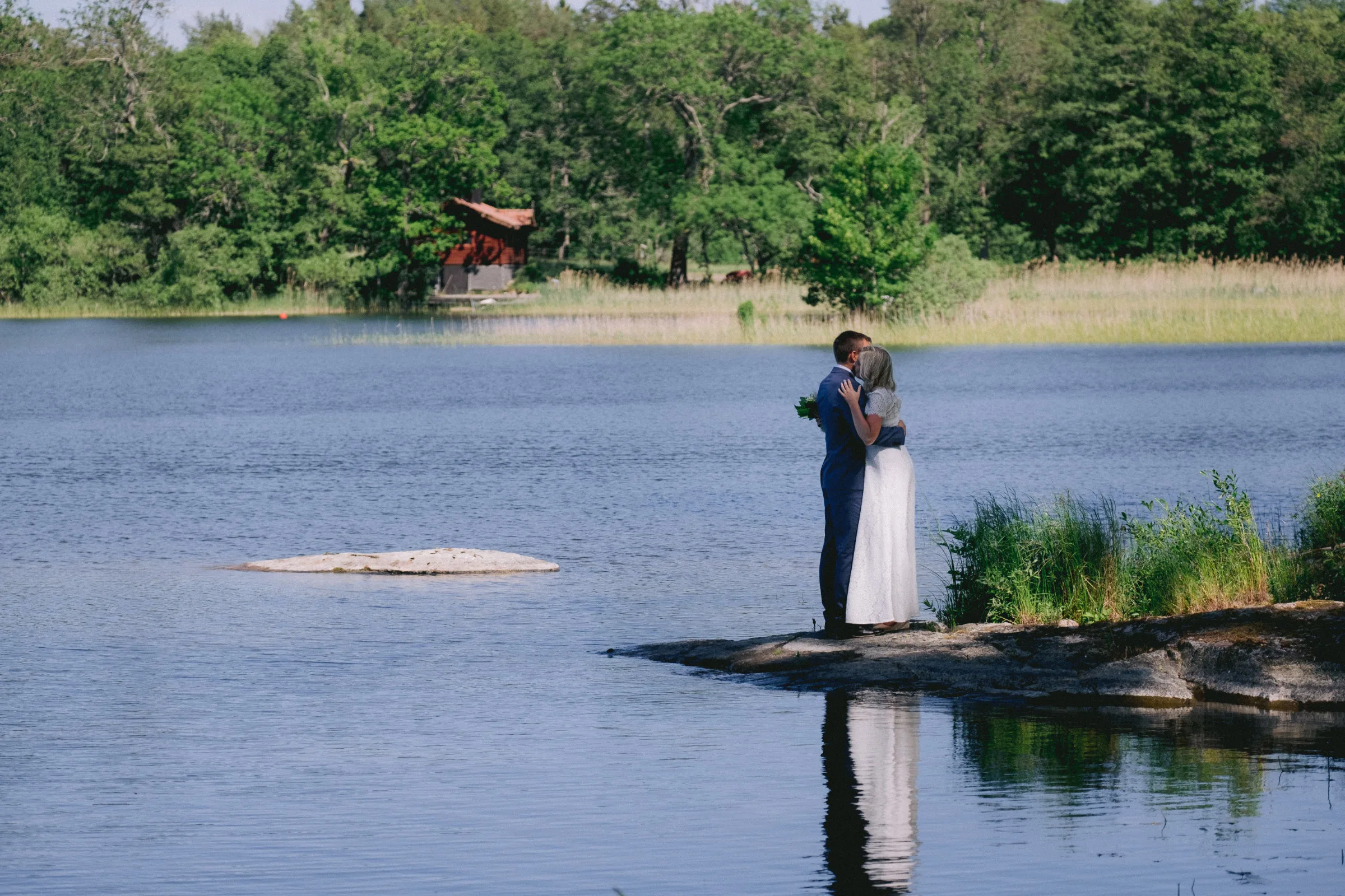 Karoline & Mats under sin bröllopsdag bild 15