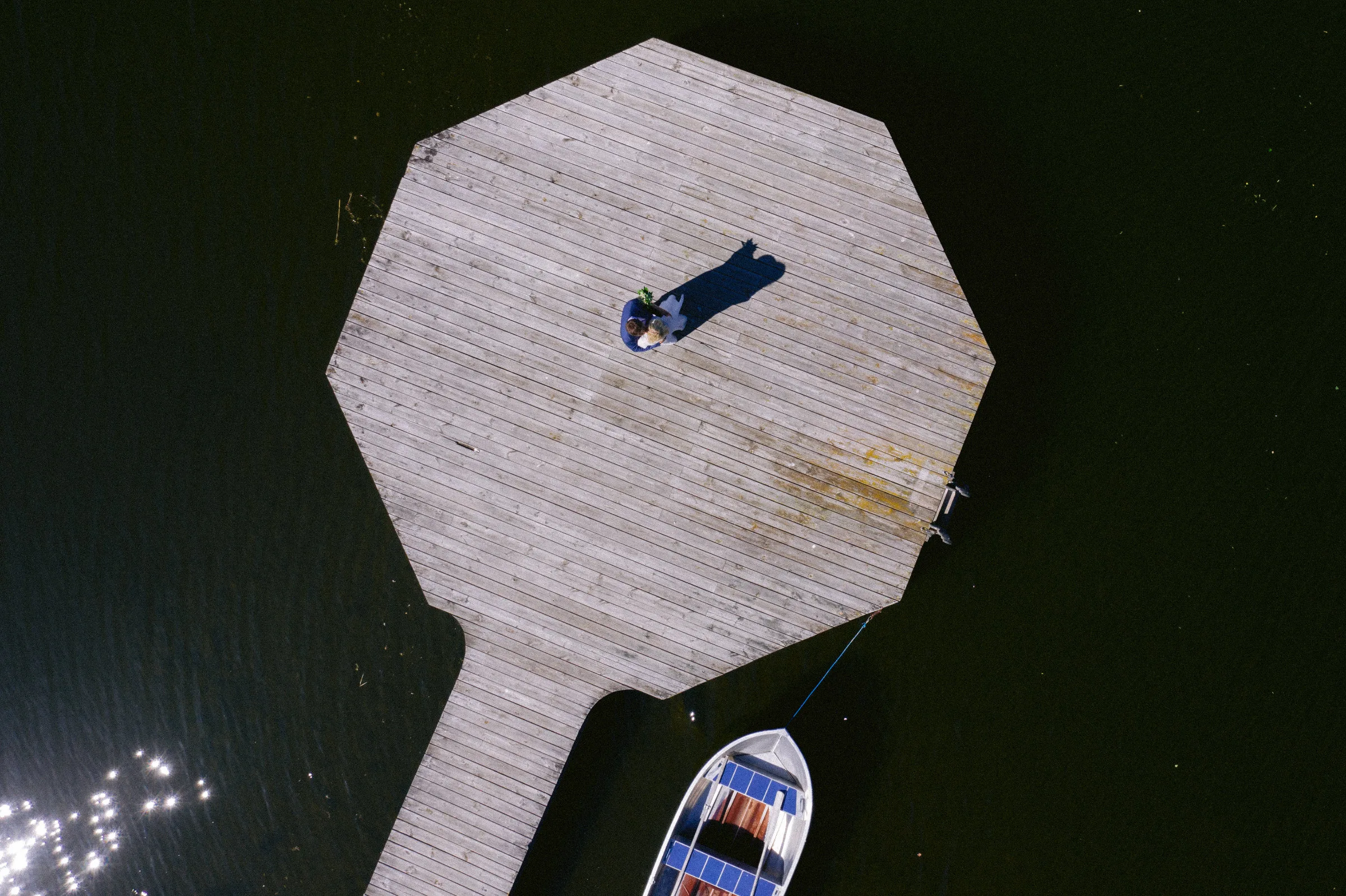 Karoline & Mats under sin bröllopsdag bild 16